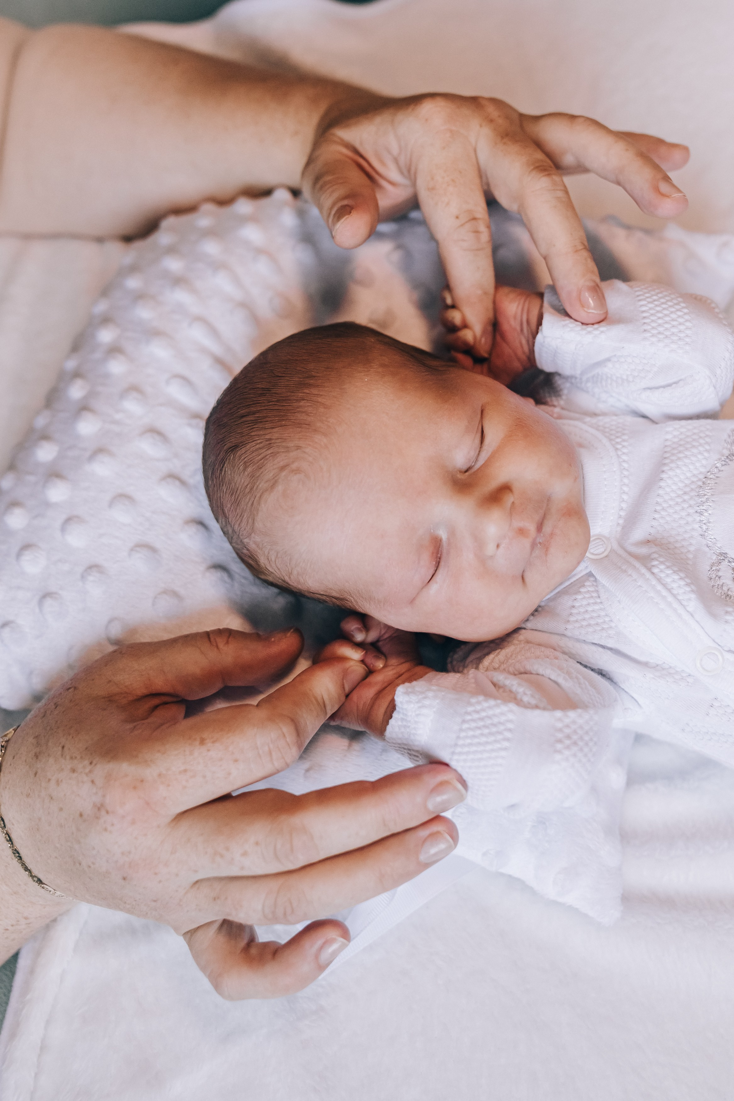 Newborn focení. Lifestyle a rodinná fotografka v Pisku Oxana Telupilova