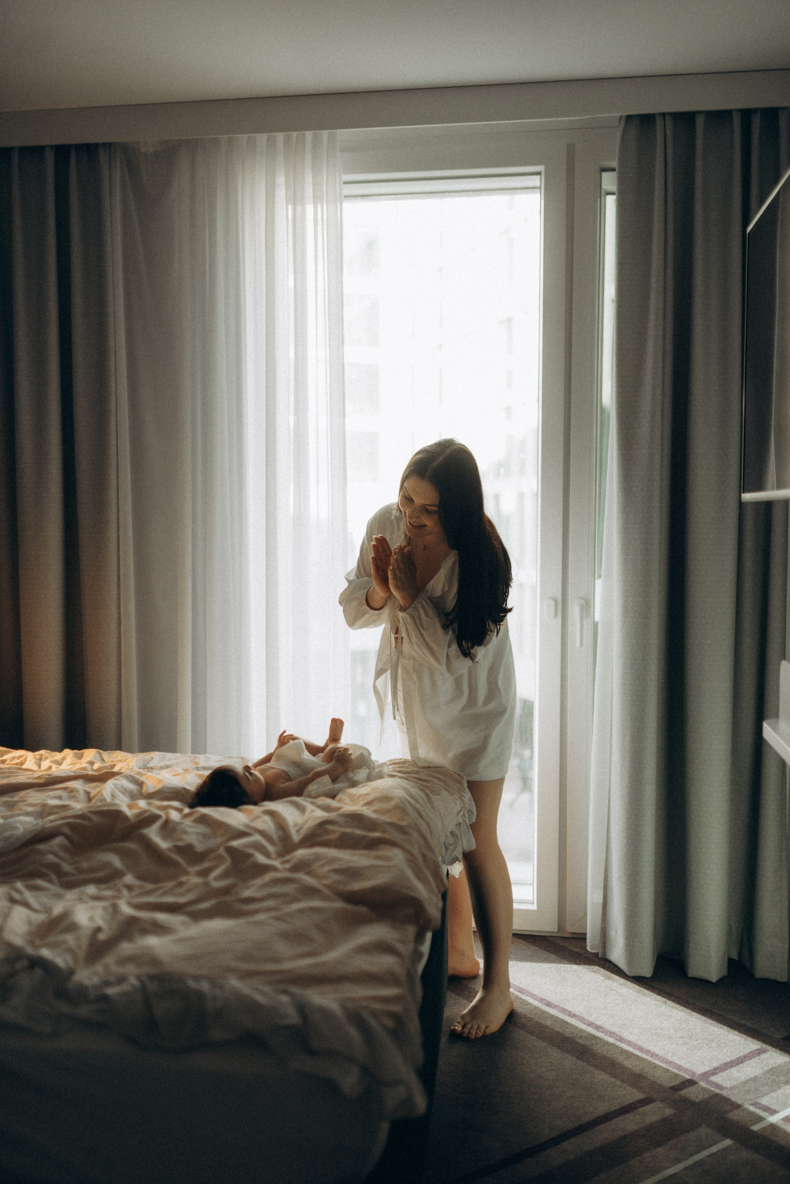 СЬЕМКА МАТЕРИНСТВА. Сімейний фотограф Лейпциг, Німеччина