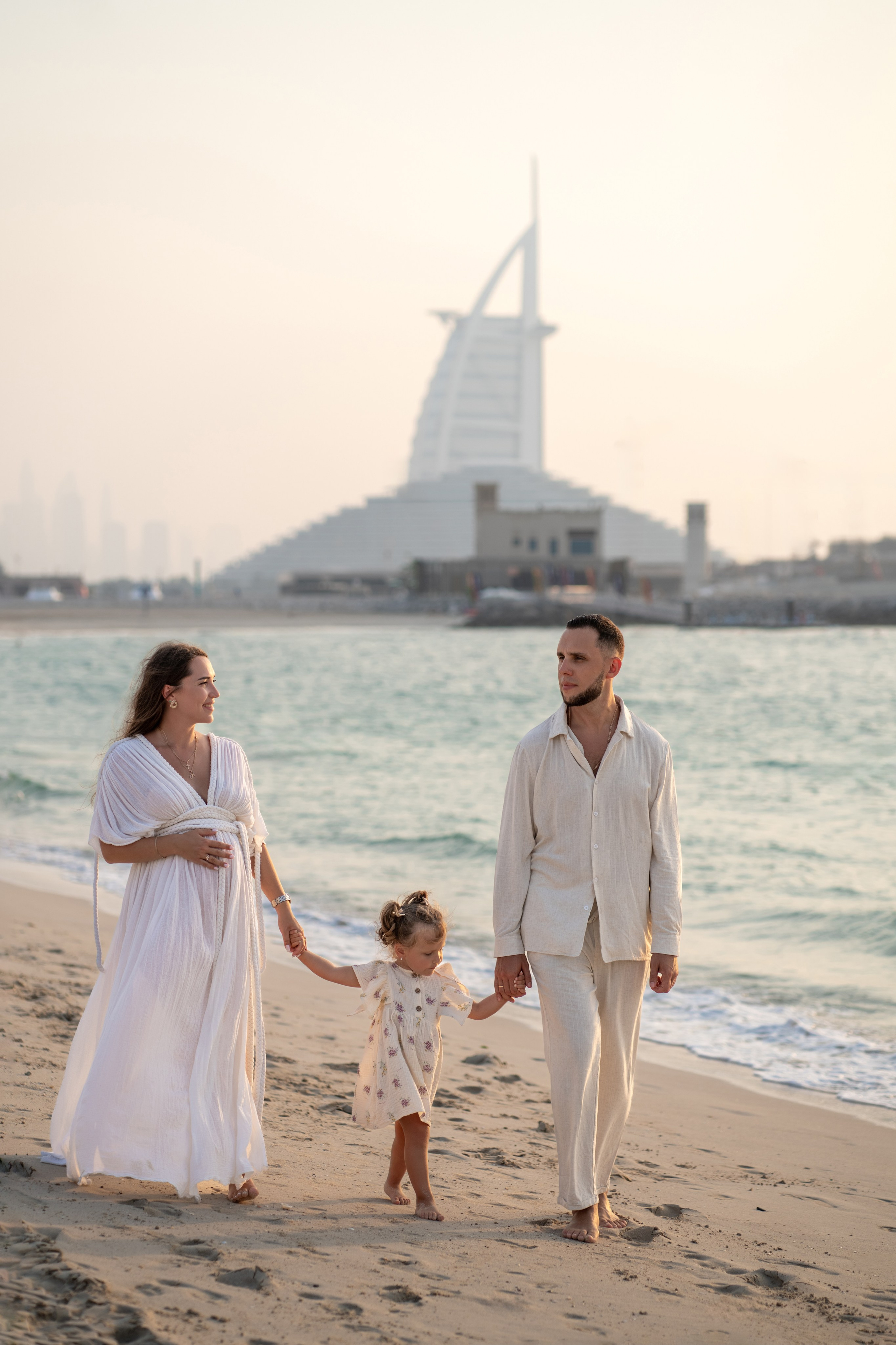 Golden hour, growing love. Angela Iakovleva — Family Photographer in Dubai