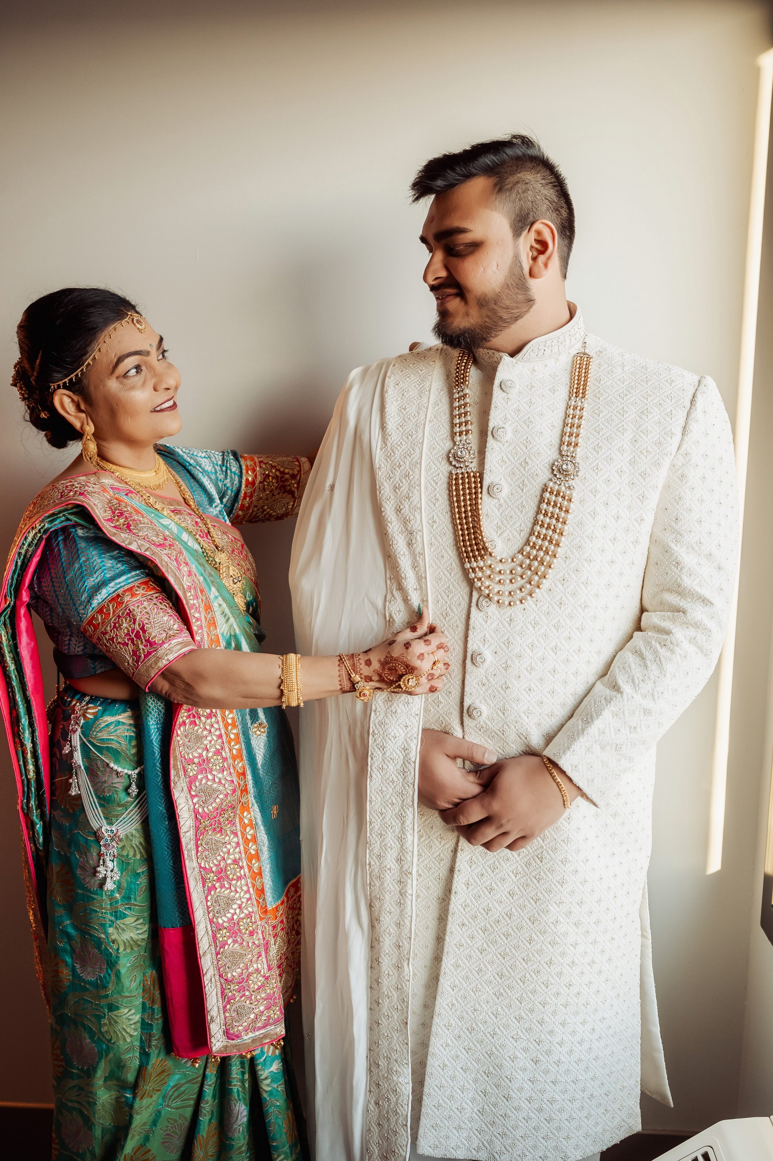 Darshil & Shailja. Wedding Photographer & Cinematographer studios