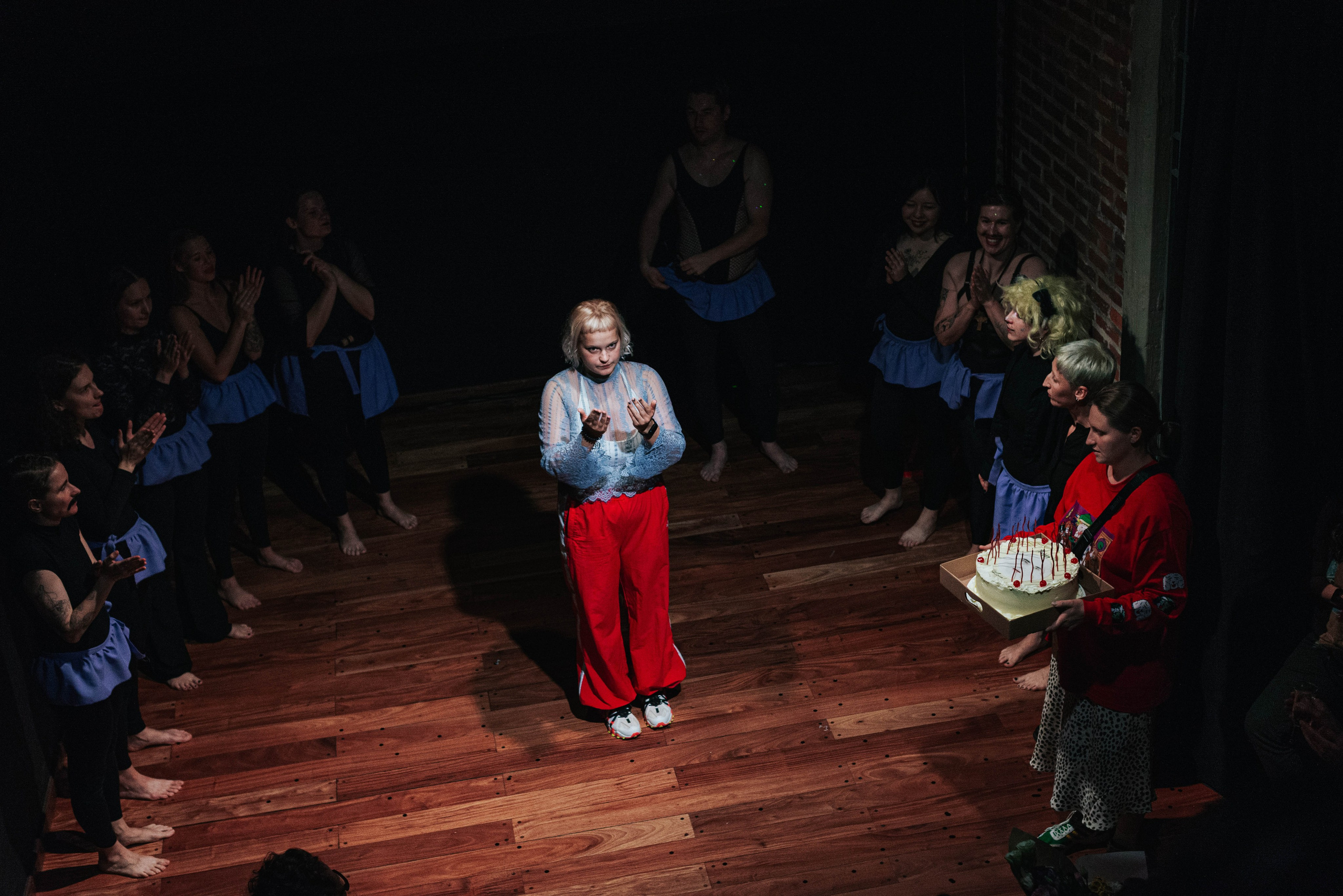 Анонс. Полковник и птицы. Фотограф @elmirkami в городе Буэнос-Айрес