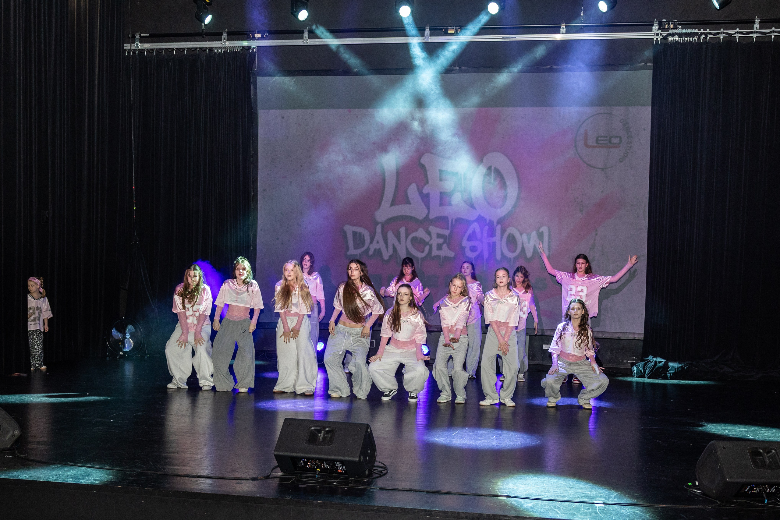 LEO DANCE SHOW WINTER 2025. Семейный и детский фотограф в Варшаве Мила Бобровская