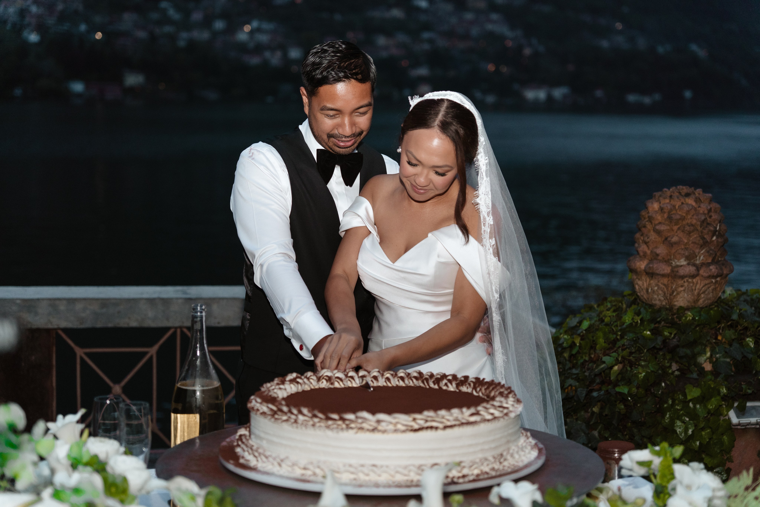 BEATRICE AND RAFAELE_LAKE COMO_Villa Regina Teodolinda. PHOTOGRAPHER IN ITALY