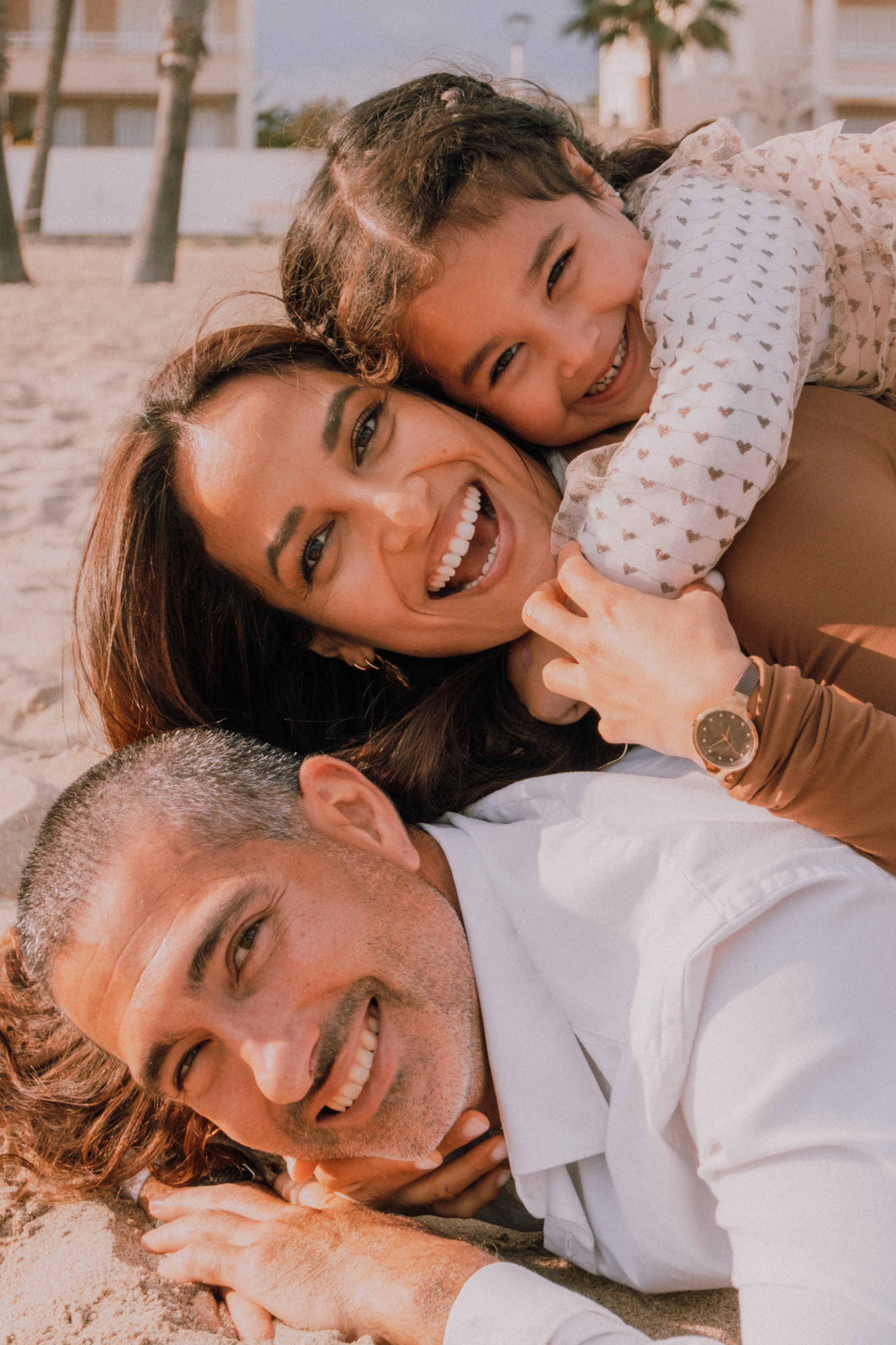 Sesión familiar en la playa. Fotografía profesional en Calafell - Elena Medvedeva