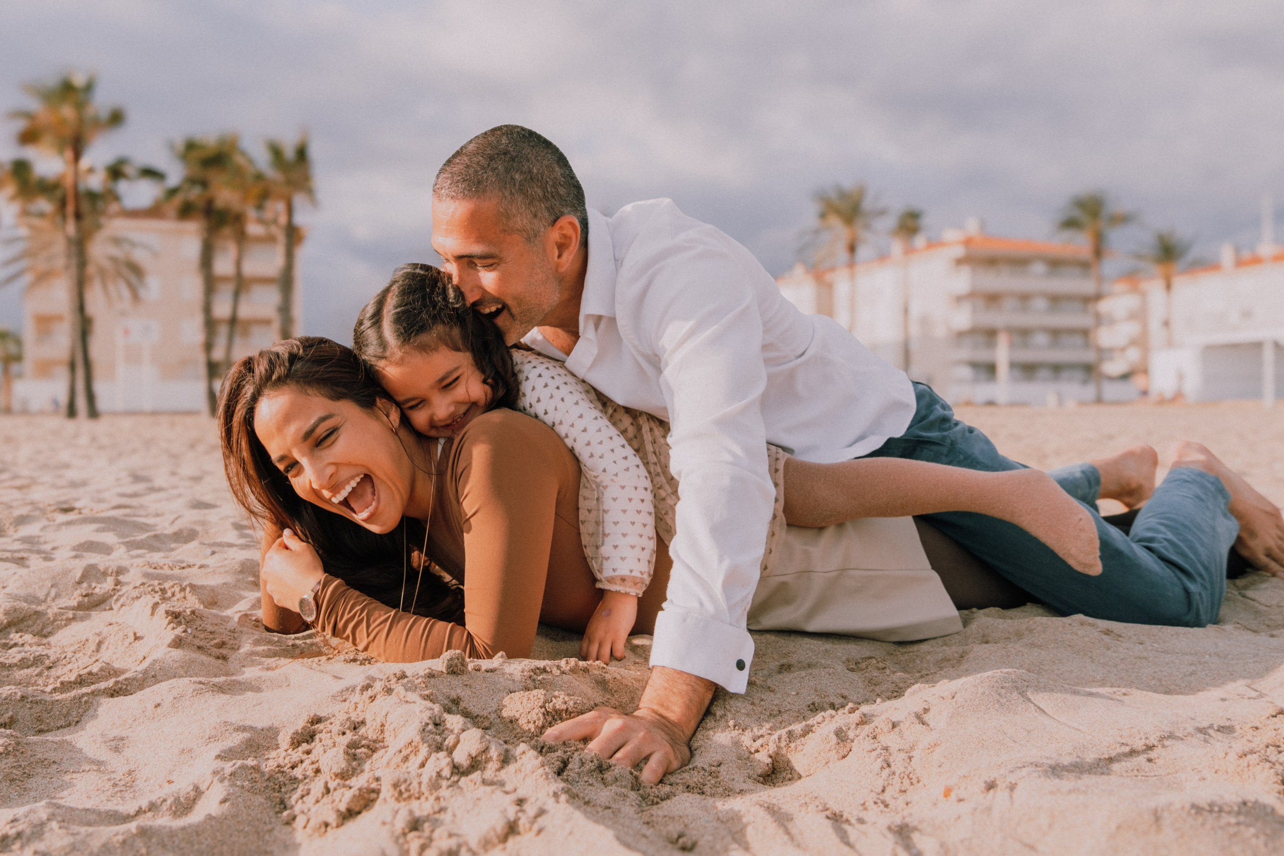Sesión familiar en la playa. Fotografía profesional en Calafell - Elena Medvedeva