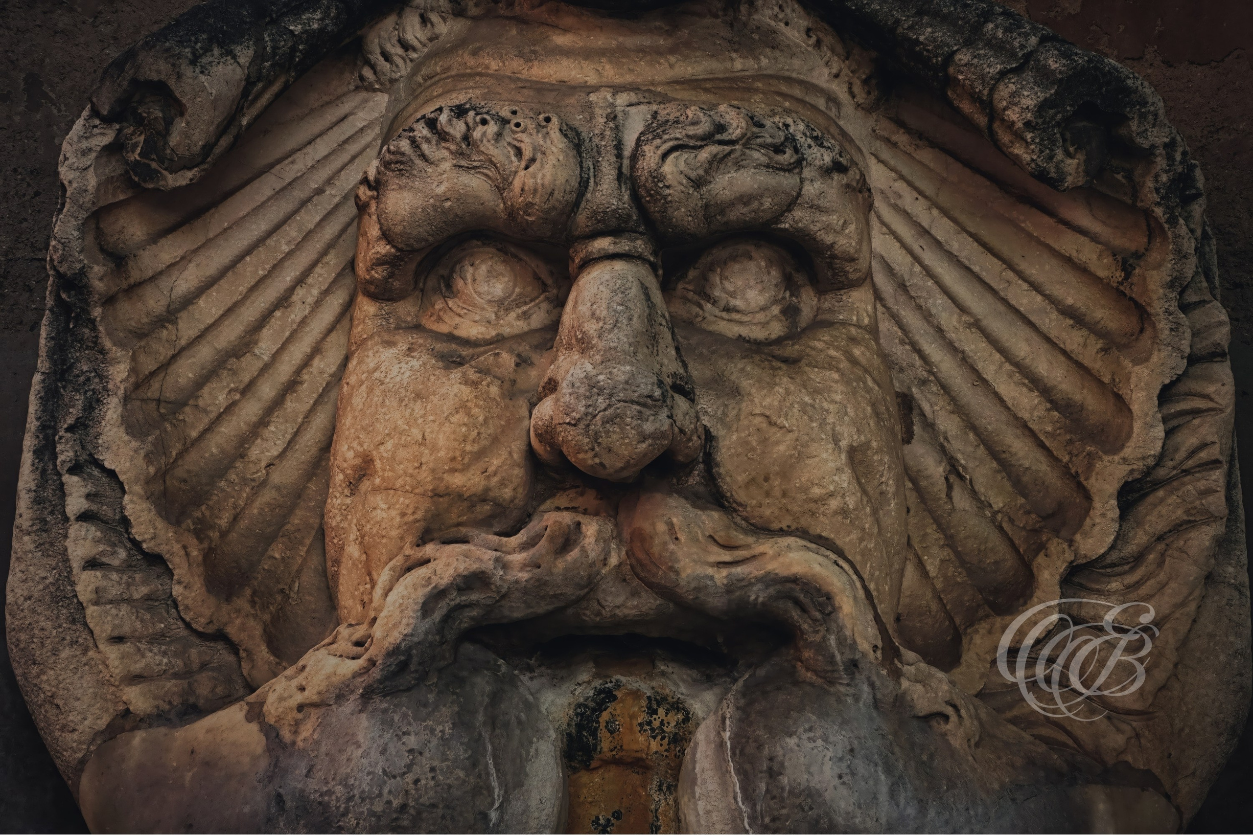 Rome Italy - Roman mask from the entrance to the Orange Garden - Eduardo Bartoli Fine Art Photography – Roman mask sculpture at the Orange Garden entrance in Rome, Italy – fine art photography by Eduardo Bartoli.