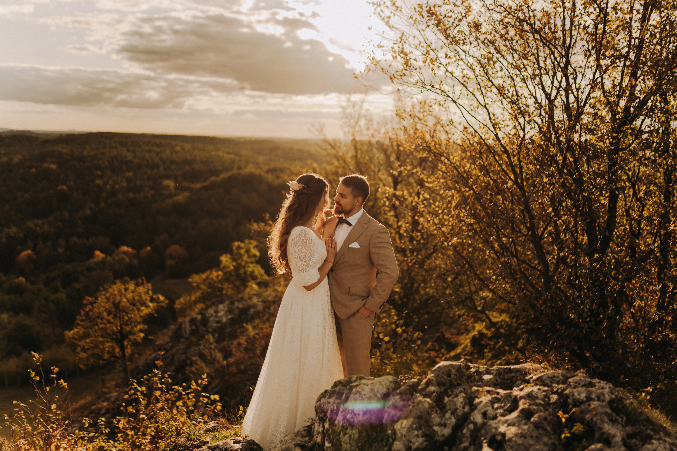 Plener ślubny w górach – Karol i Paulina spacerują razem