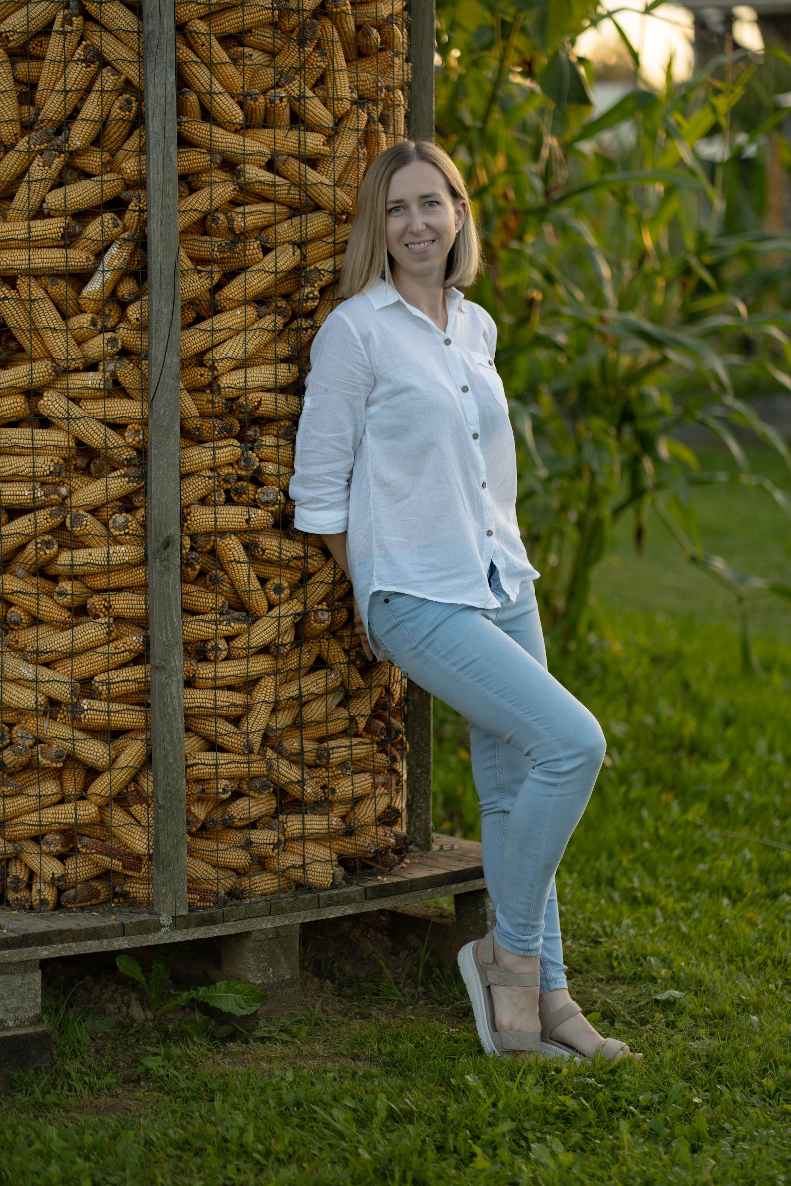 Renata — šeimos fotosesija kukurūzų lauke. Fotografija — Olga Bojarin