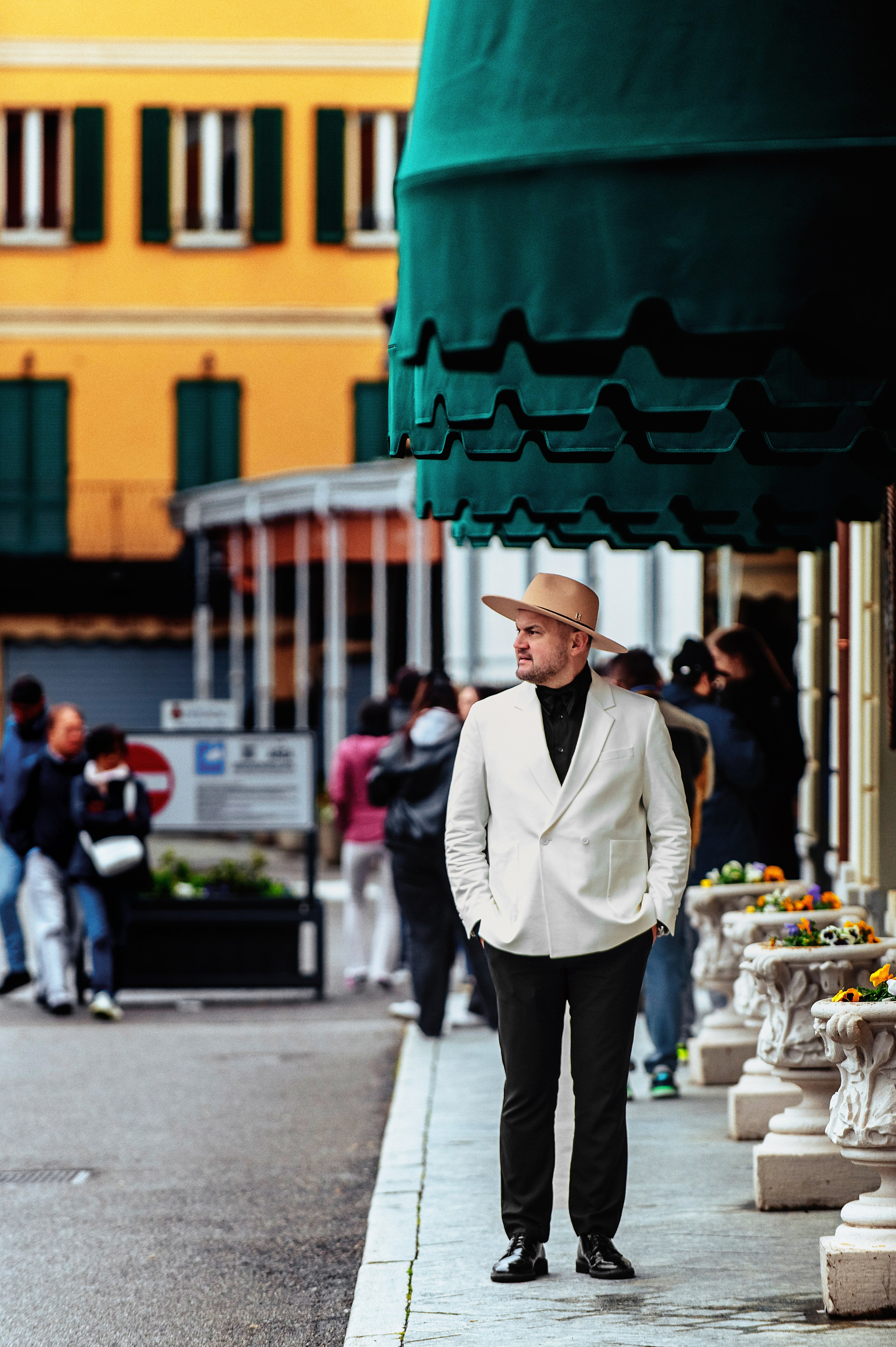Como Evghenii. Wedding photographer from Moldova Alexey Chipchiu