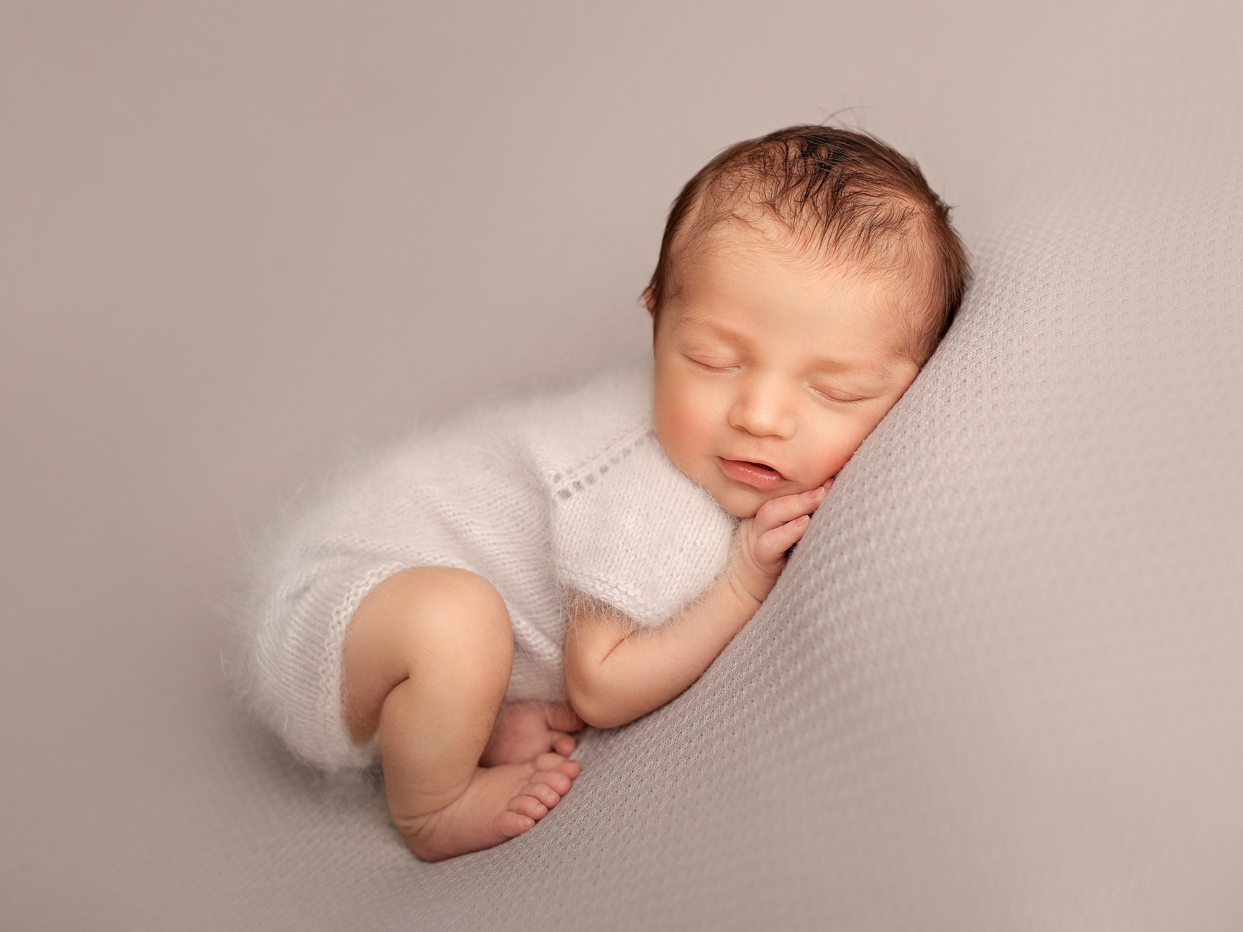 Newborn (Price). Familien- Fotografin in Marienhafe, Aurich, Emden, Norden, Leer