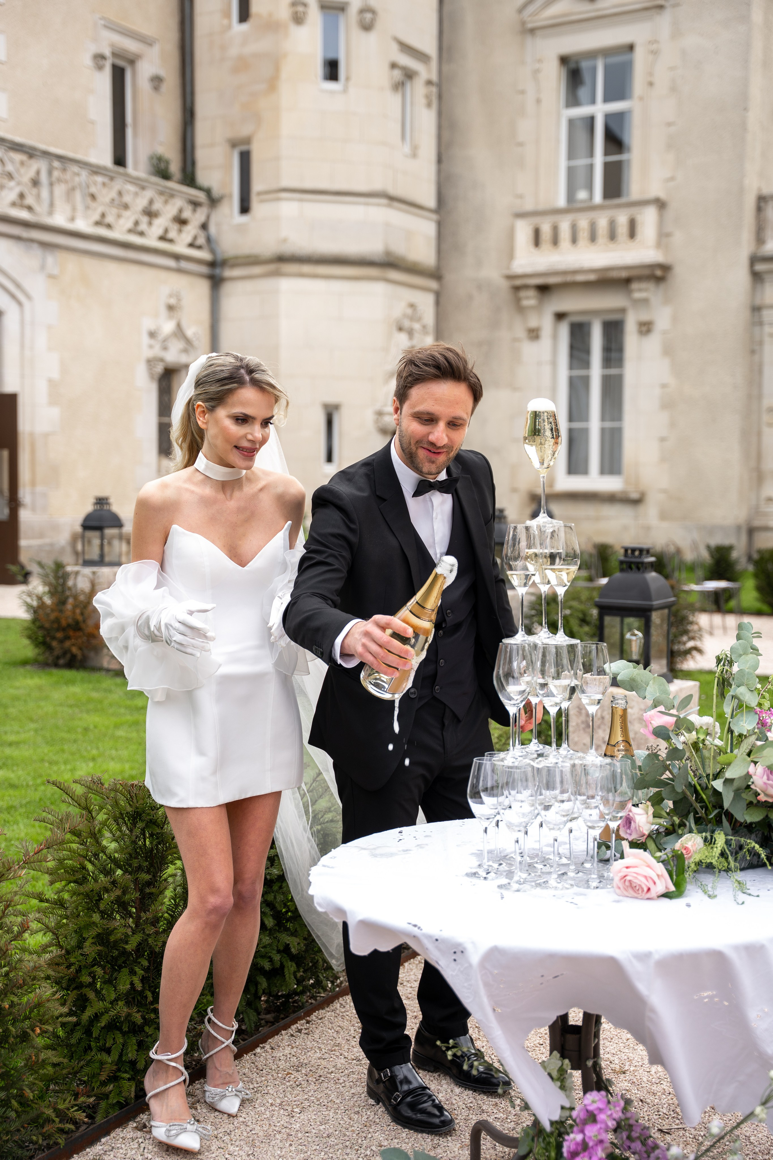 Chateau elopement inspiration. Wedding photographer in Paris Oksana Shum