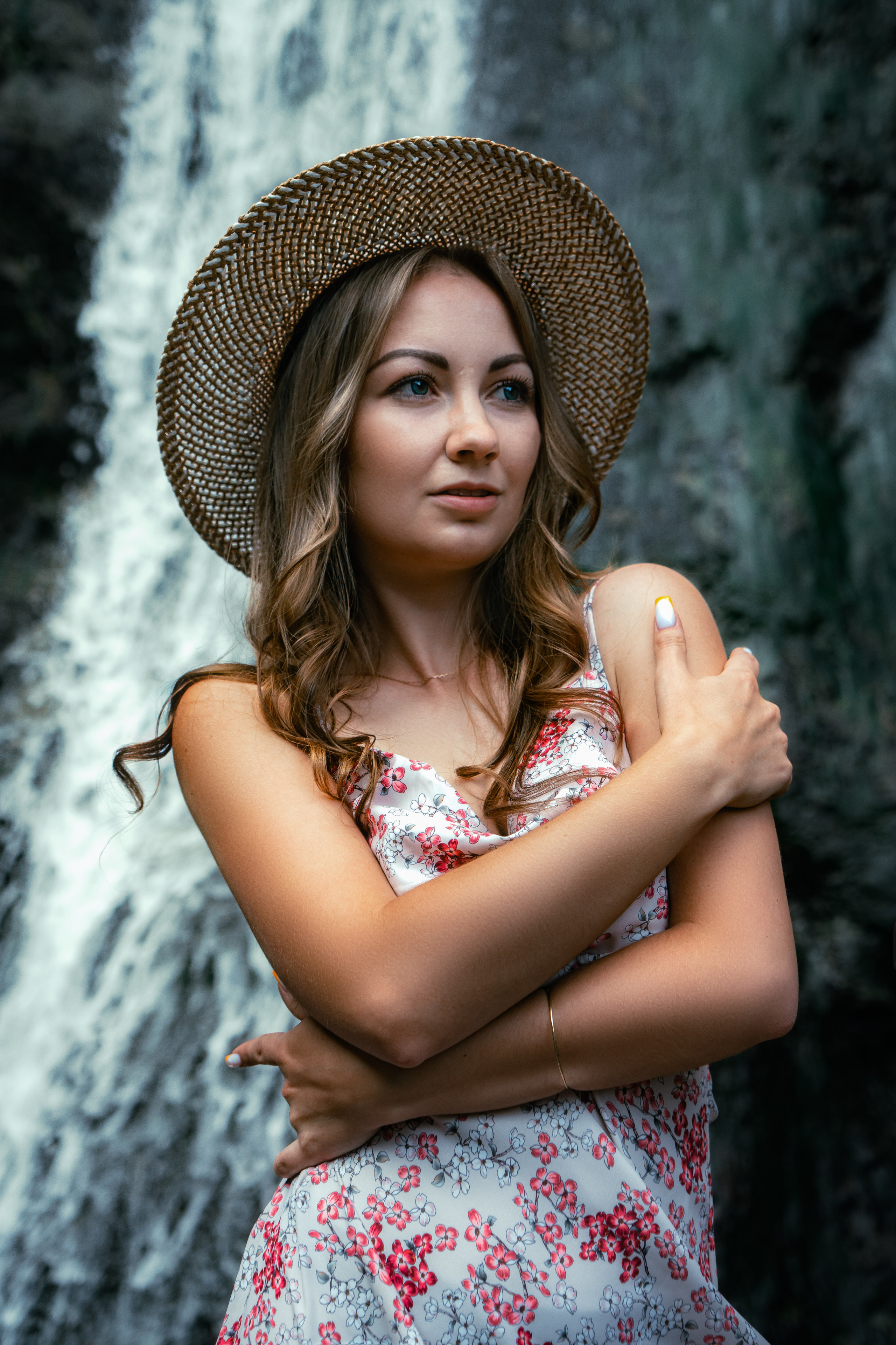 Kate. Waterfall. Георгий Намазов | Фотограф в Ташкенте