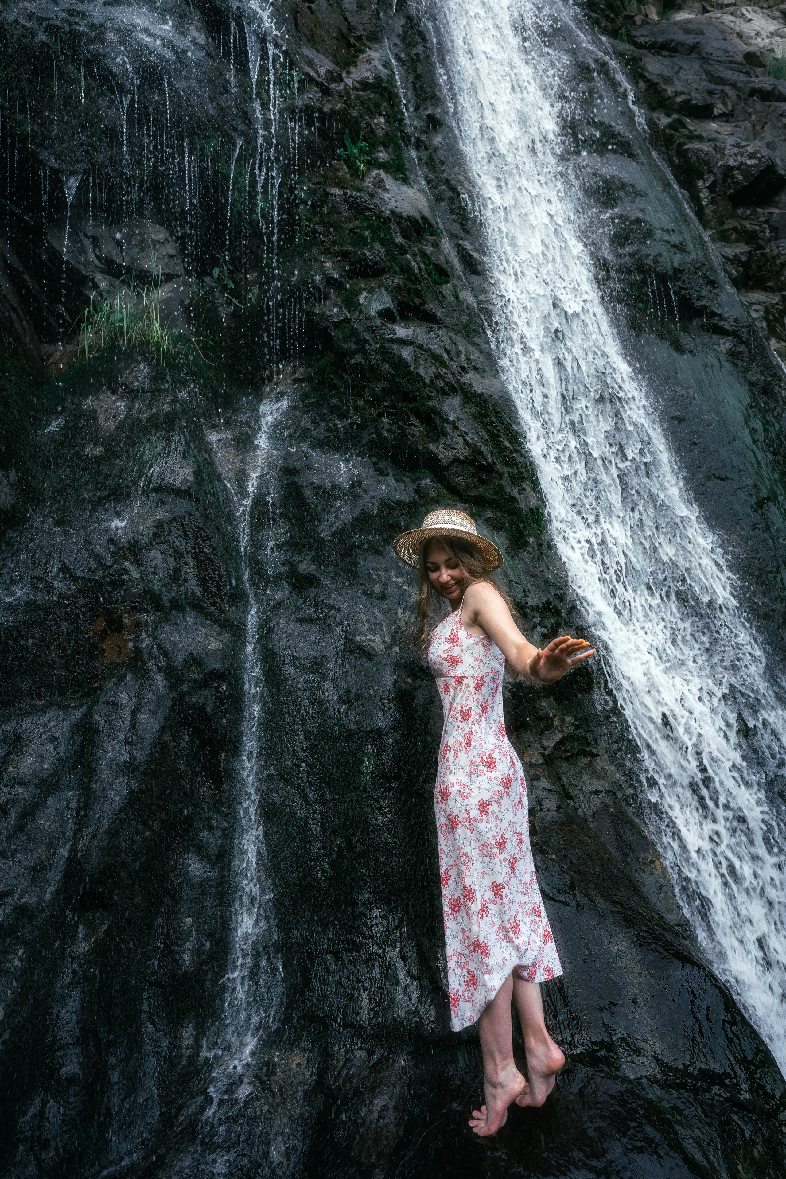 Kate. Waterfall. Георгий Намазов | Фотограф в Ташкенте