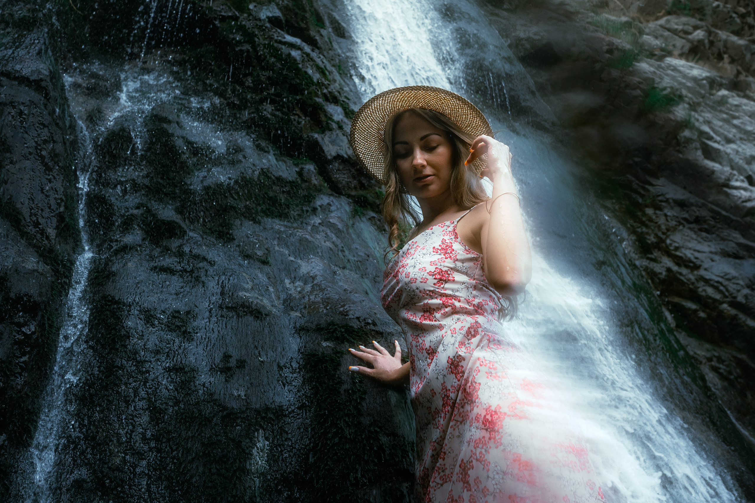 Kate. Waterfall. Георгий Намазов | Фотограф в Ташкенте
