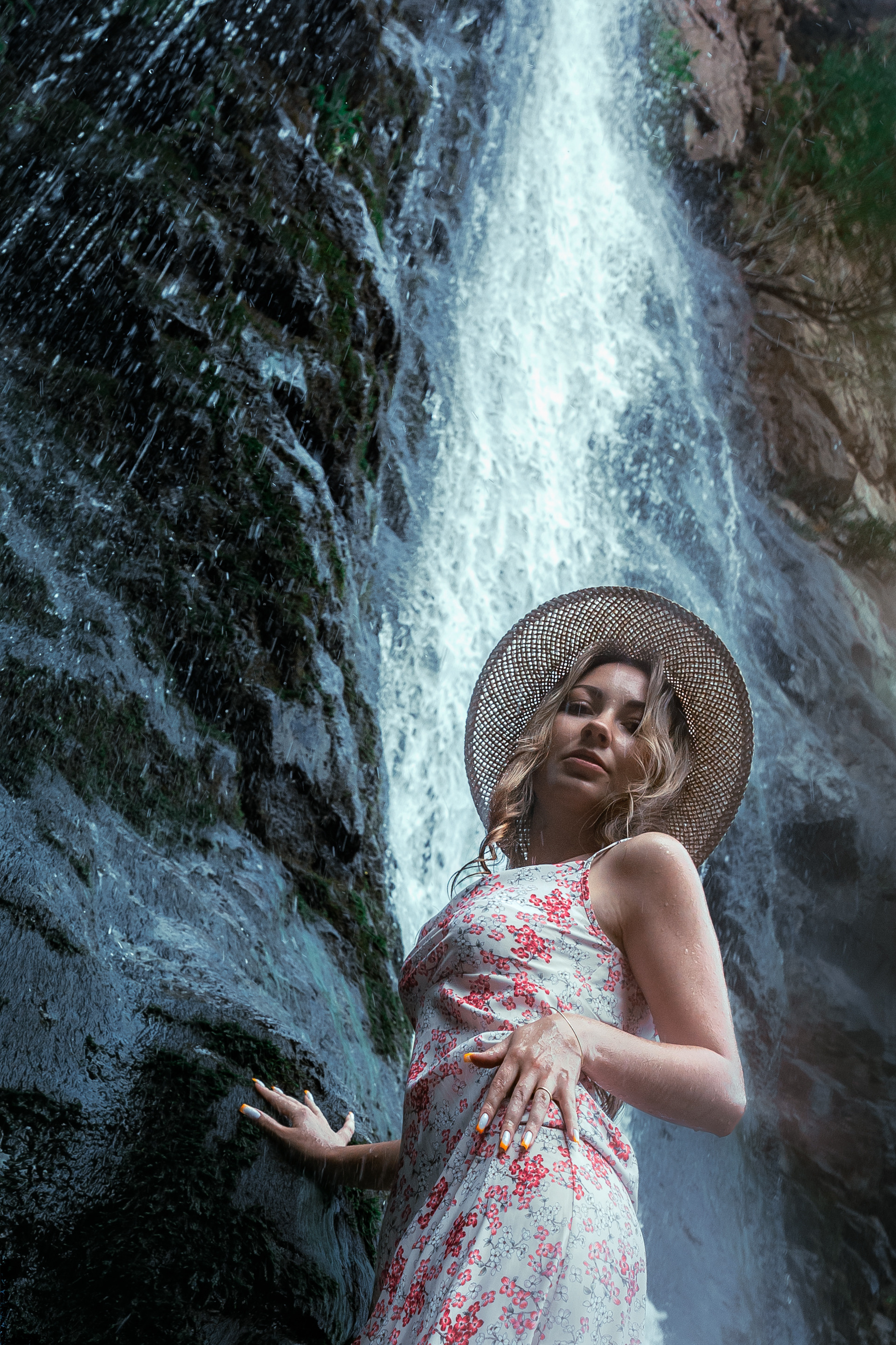Kate. Waterfall. Георгий Намазов | Фотограф в Ташкенте