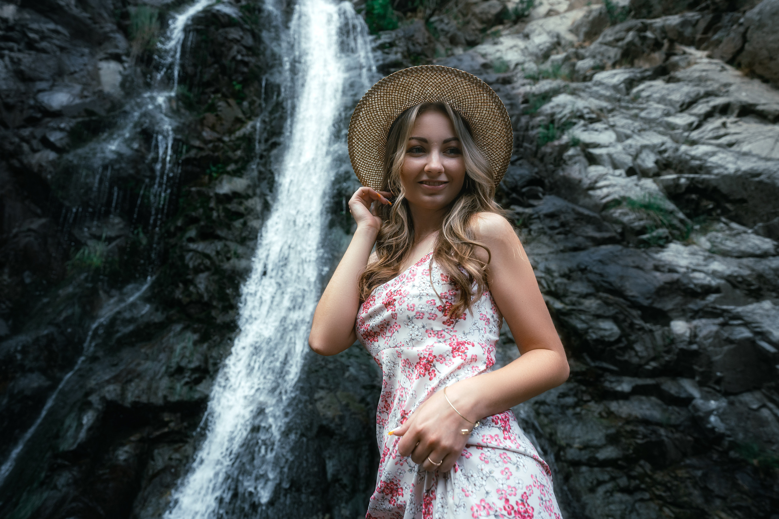 Kate. Waterfall. Георгий Намазов | Фотограф в Ташкенте