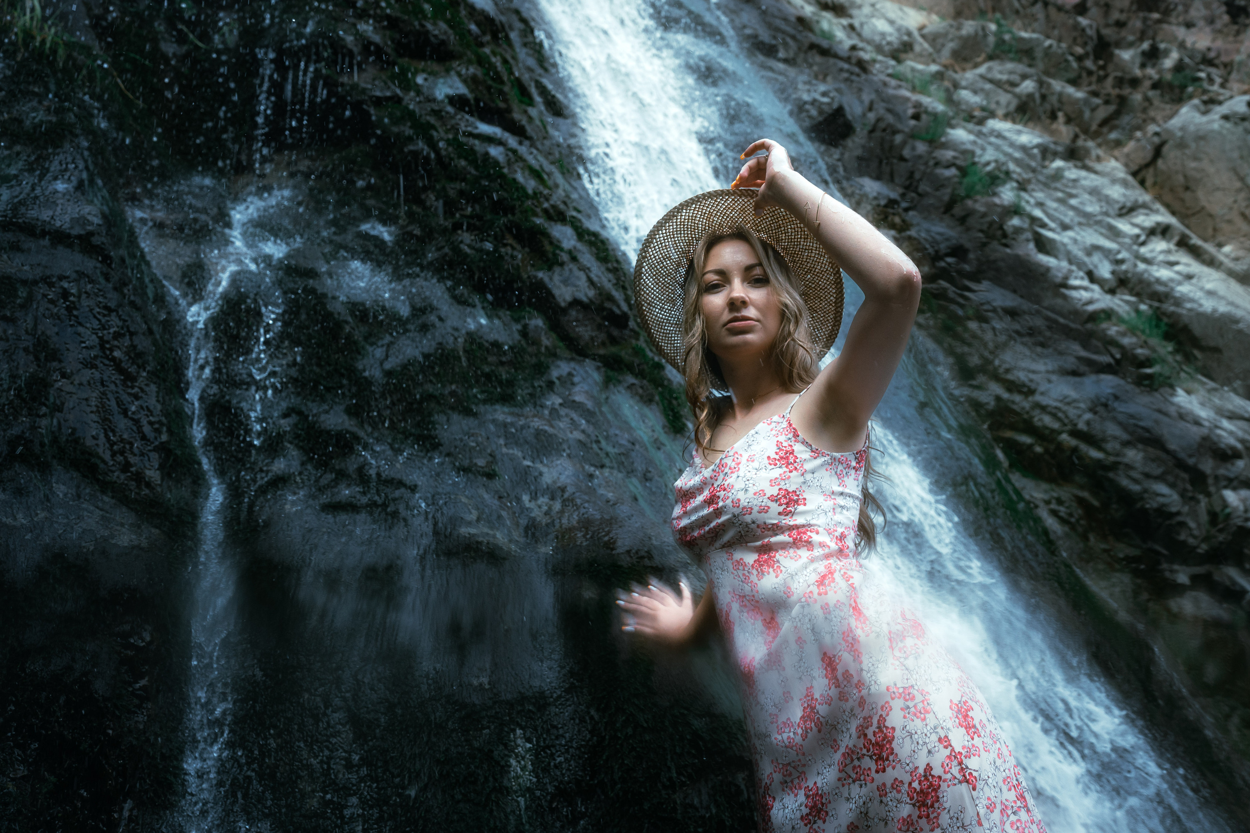Kate. Waterfall. Георгий Намазов | Фотограф в Ташкенте
