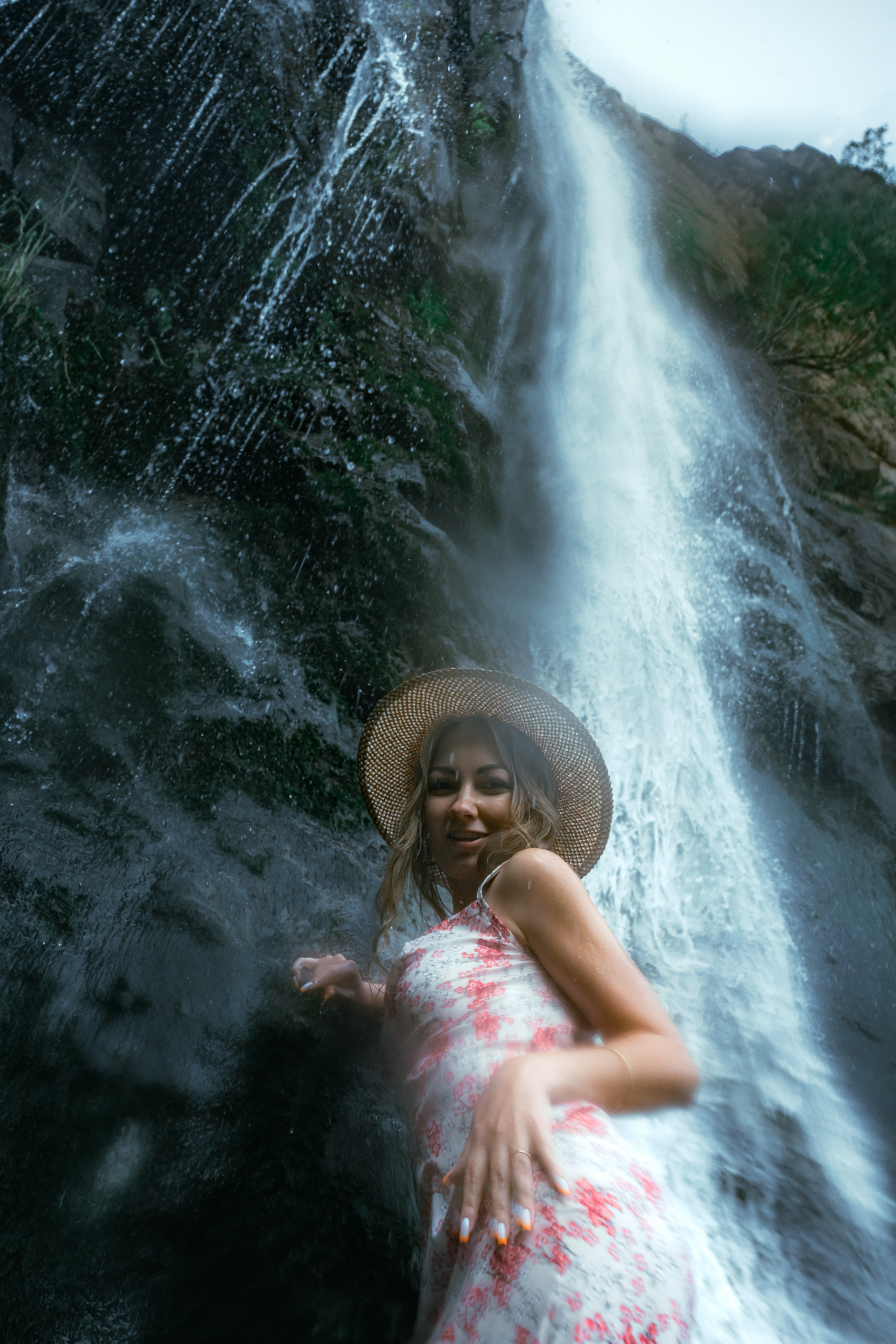 Kate. Waterfall. Георгий Намазов | Фотограф в Ташкенте