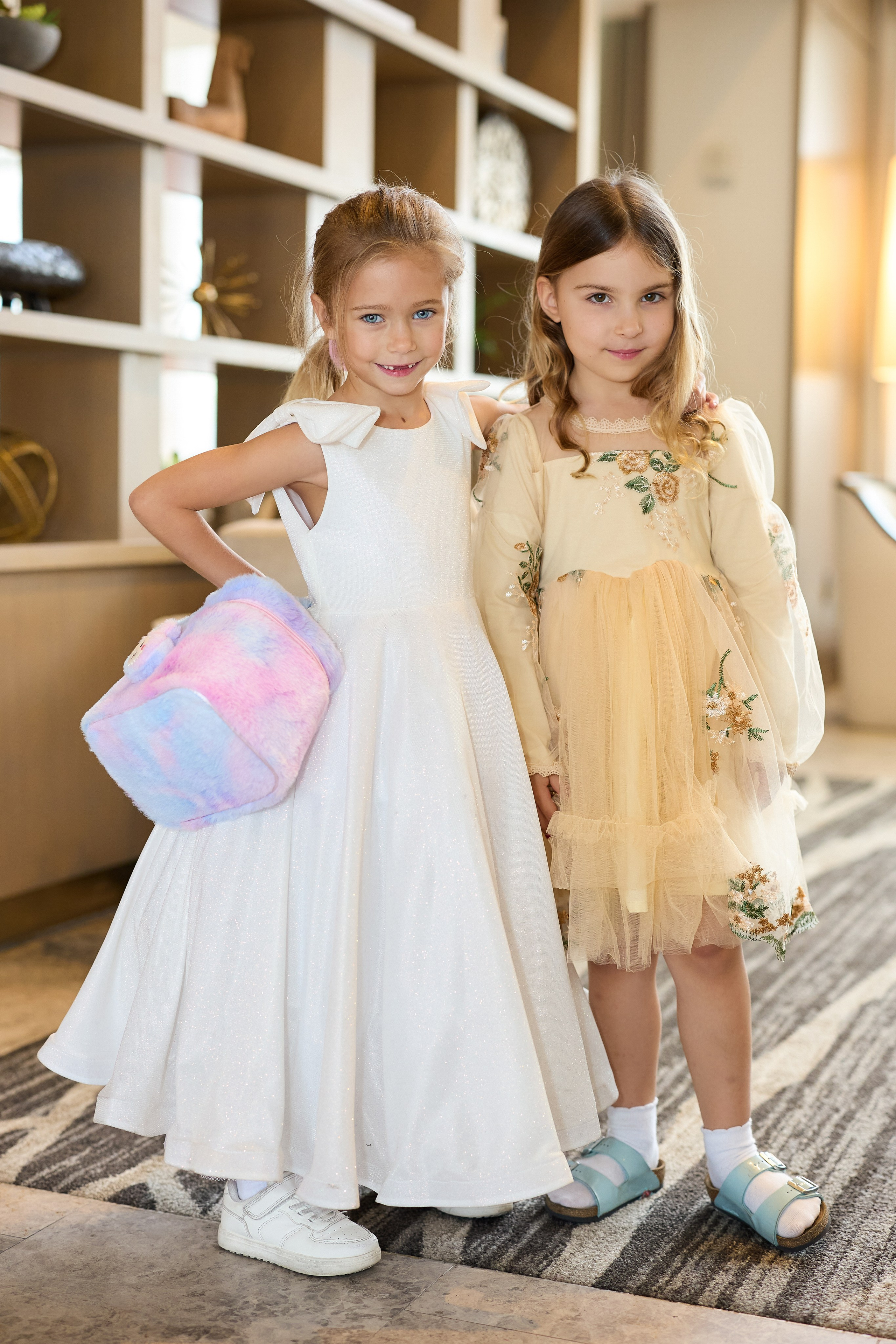 Авторская благотворительная художественная выставка Дианы Бортник. Фотограф Юлия Маковеева