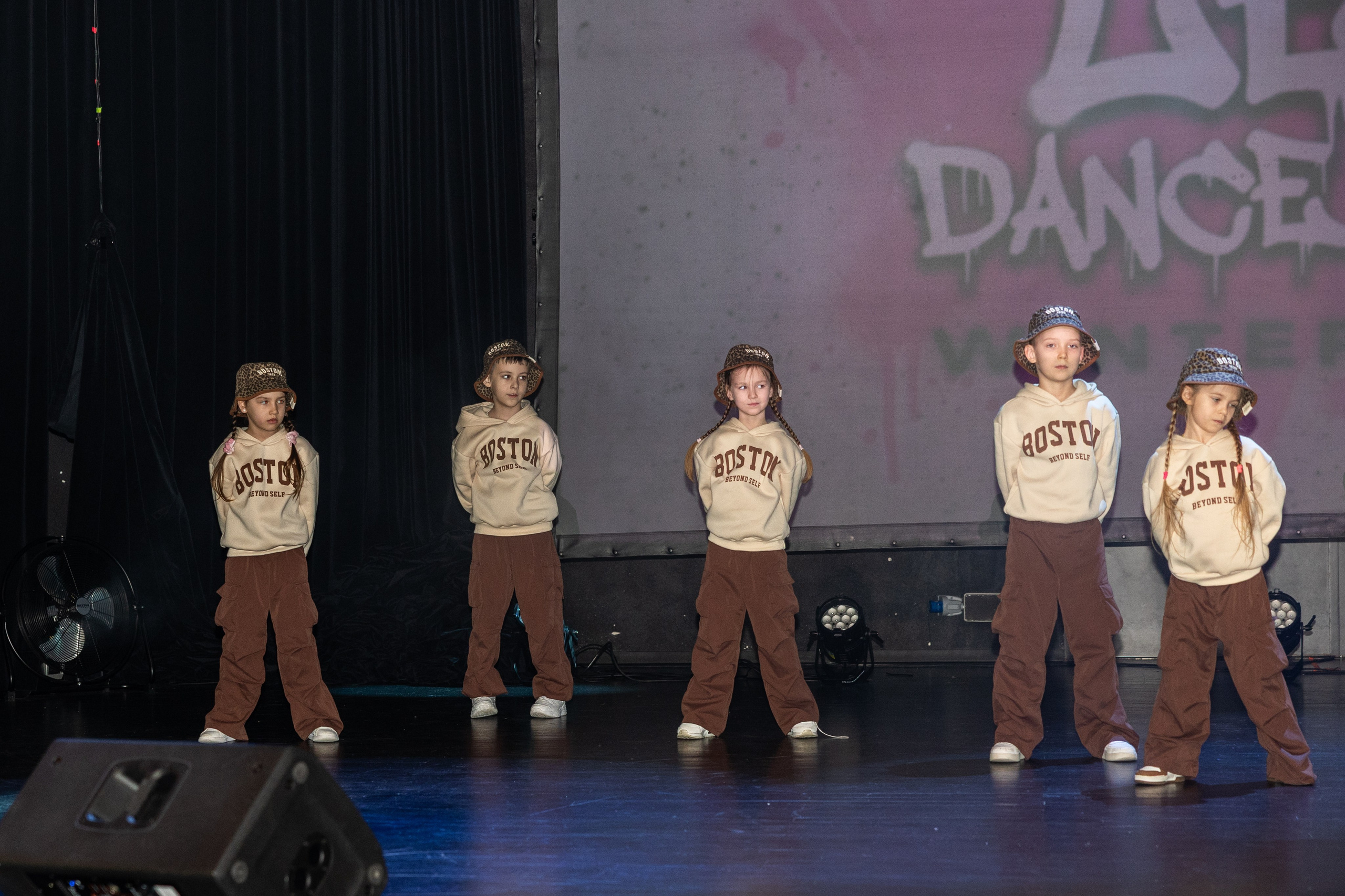 LEO DANCE SHOW WINTER 2025. Семейный и детский фотограф в Варшаве Мила Бобровская