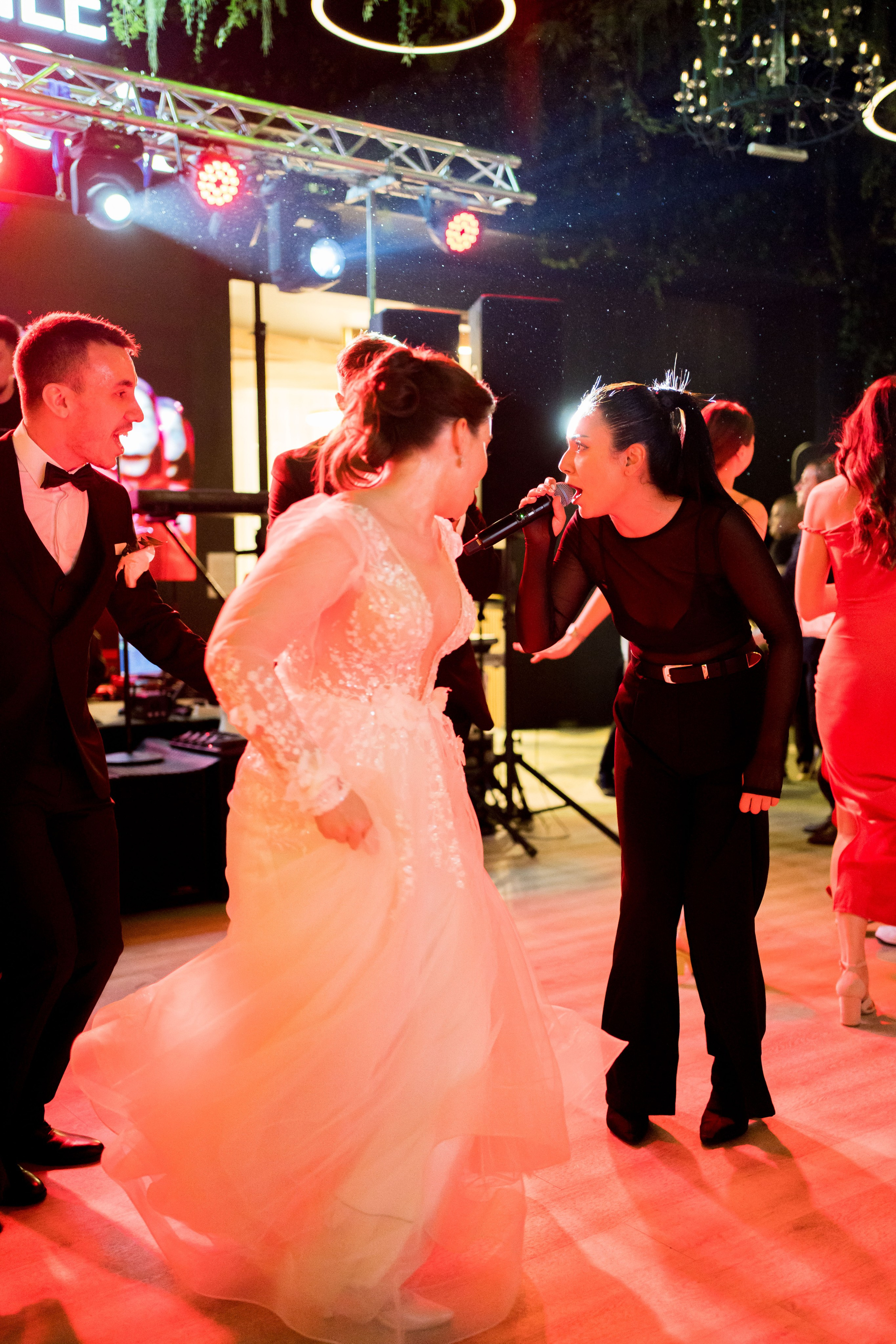 PARTY. Gabriel Florea — Fotograf nuntă București