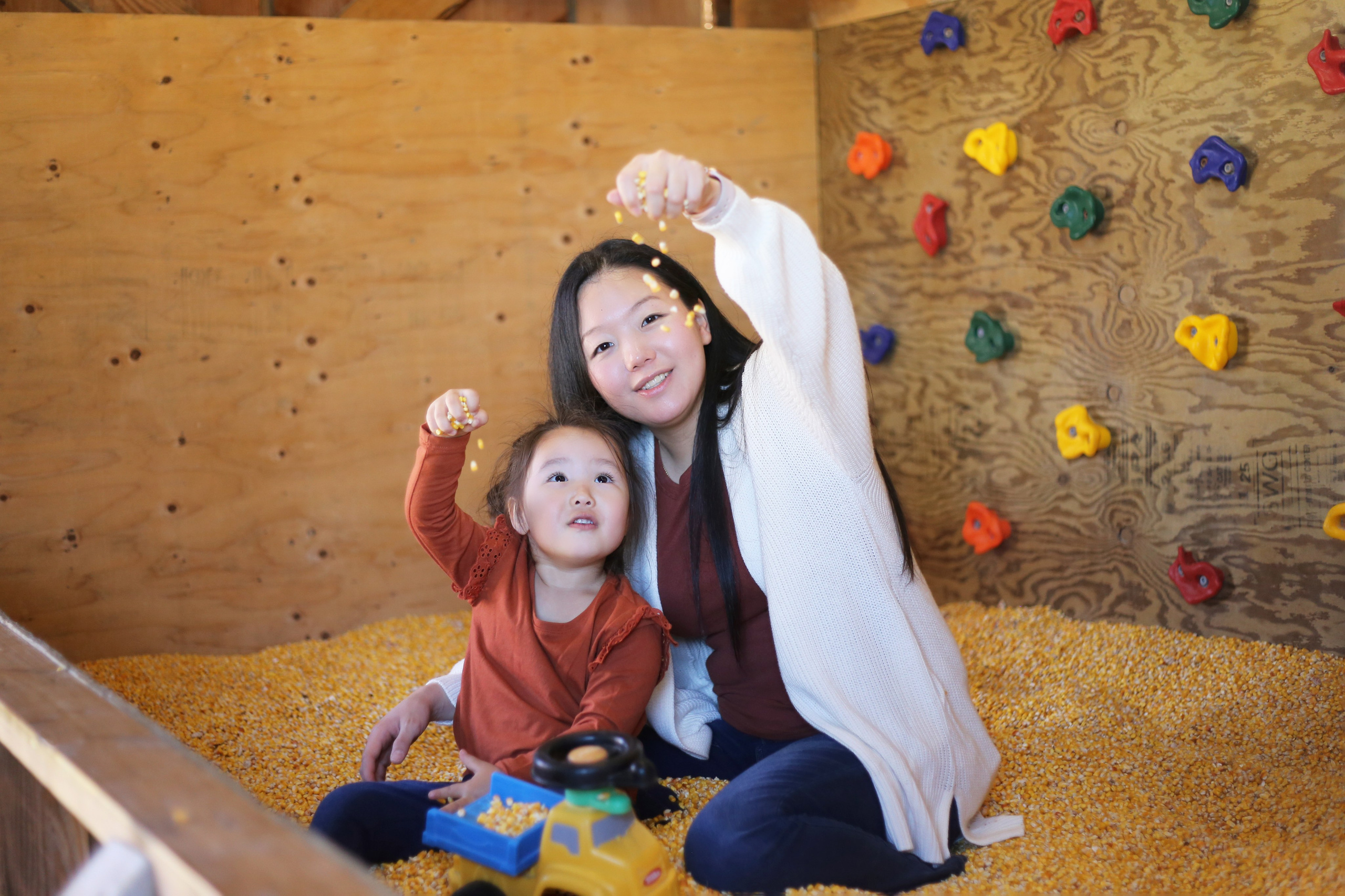 Fall. YuAnna studio. Family & Kids Photographer in Seattle area, located in