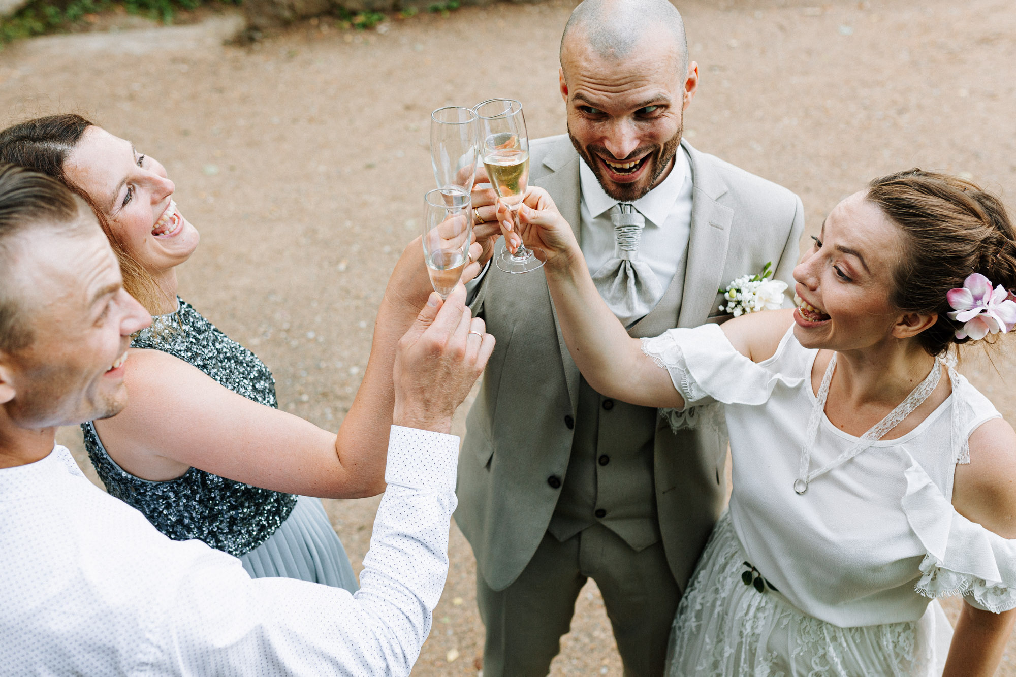 Kāzu svinības Siguldas kalnā, pie dabas viesu namā Kamēlijas