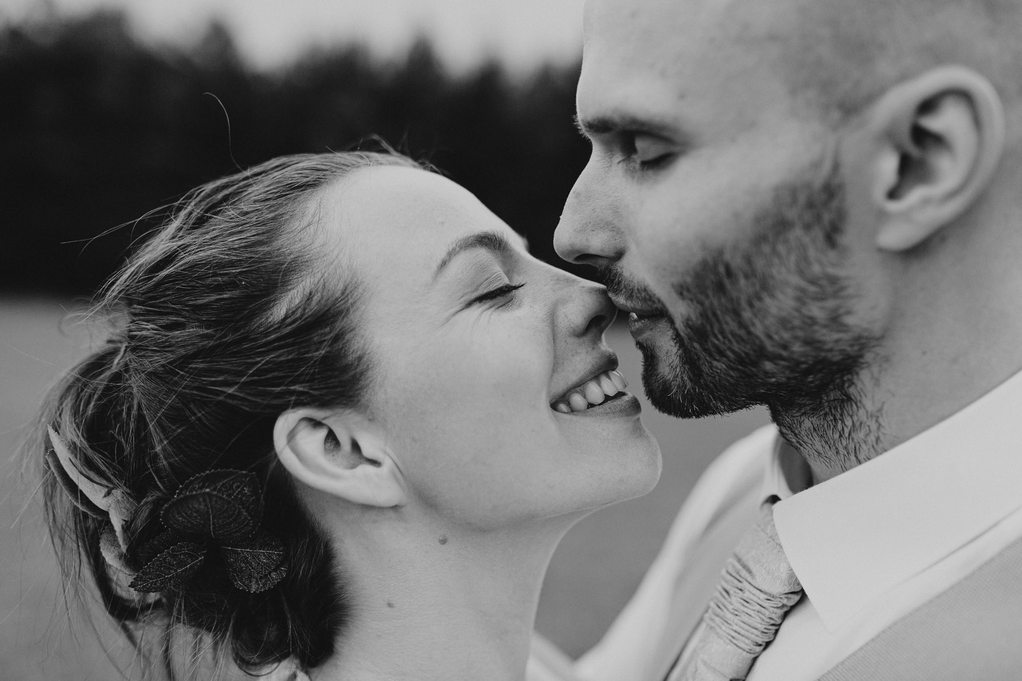 Kāzu svinības Siguldas kalnā, pie dabas viesu namā Kamēlijas