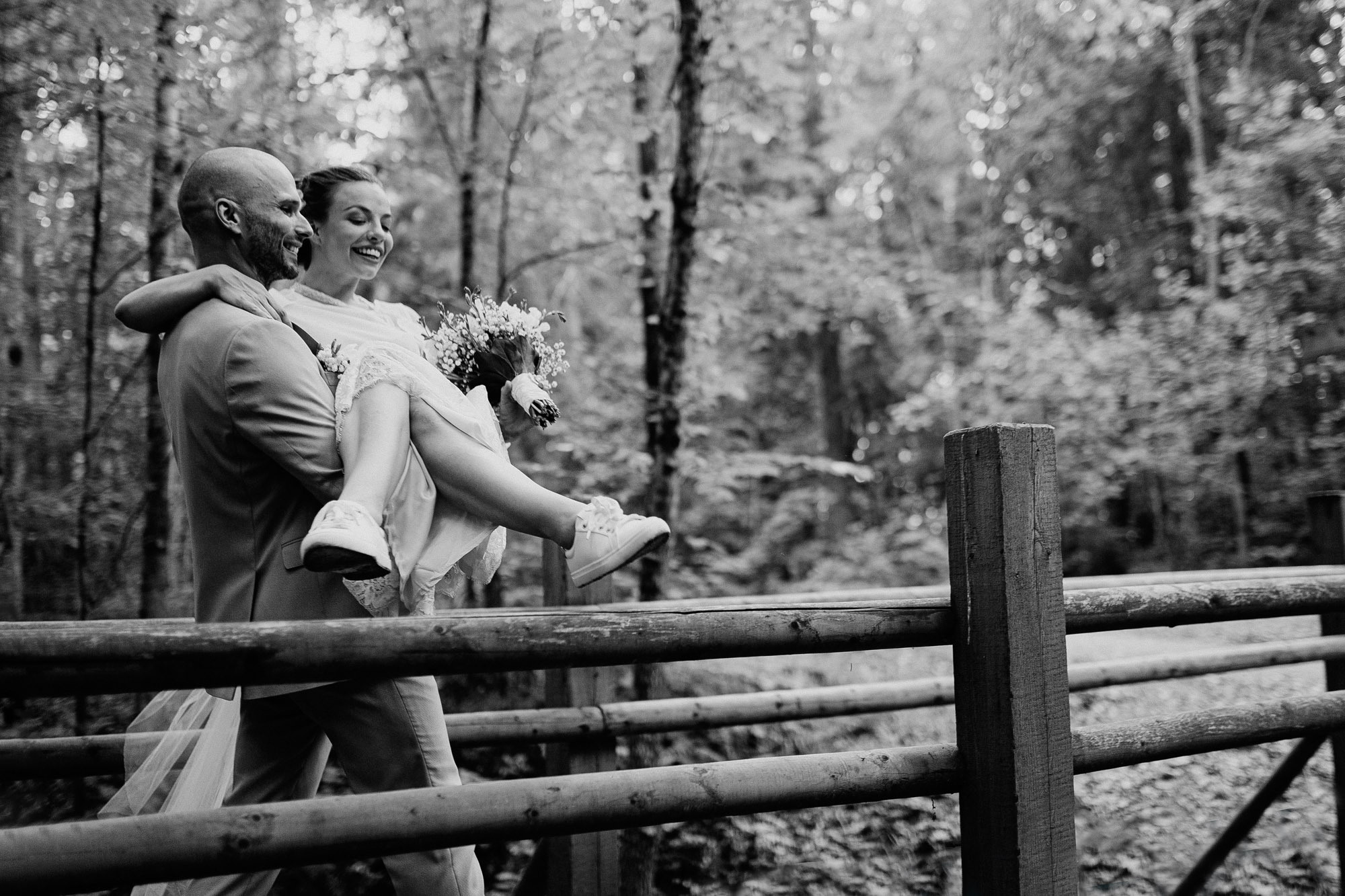 Kāzu svinības Siguldas kalnā, pie dabas viesu namā Kamēlijas