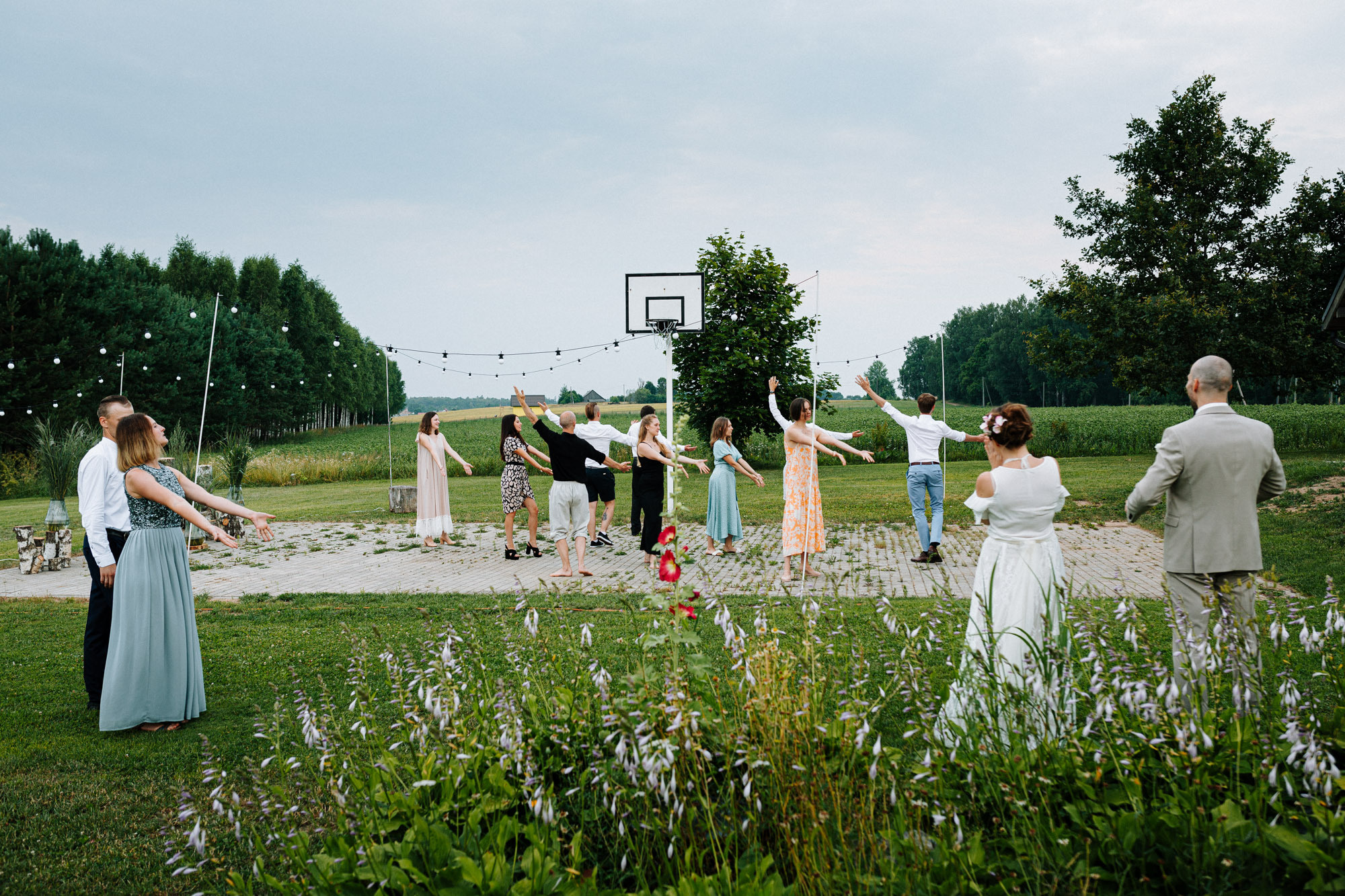 Kāzu svinības Siguldas kalnā, pie dabas viesu namā Kamēlijas
