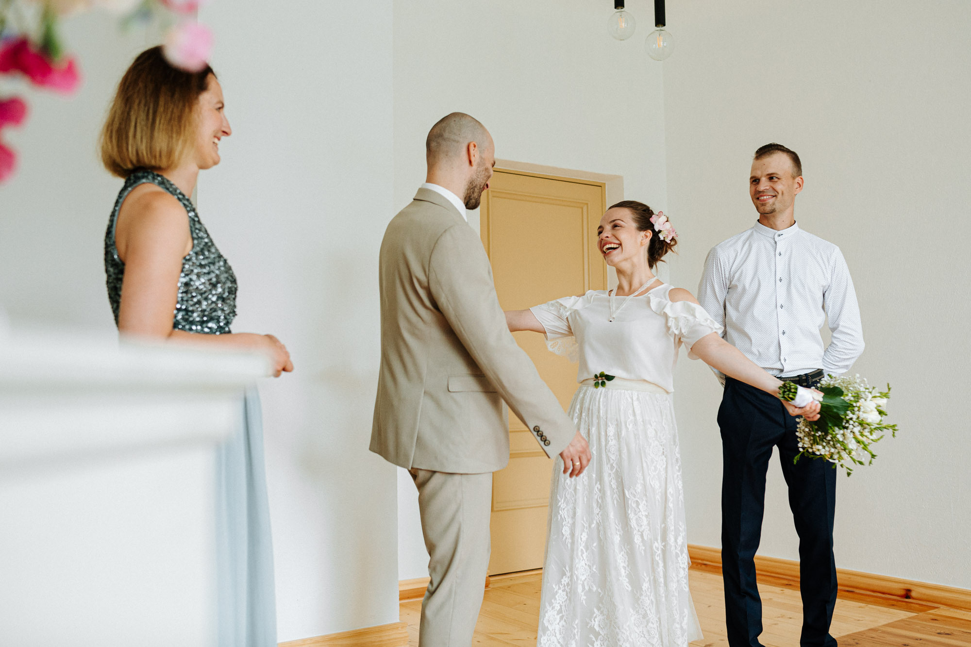 Kāzu svinības Siguldas kalnā, pie dabas viesu namā Kamēlijas