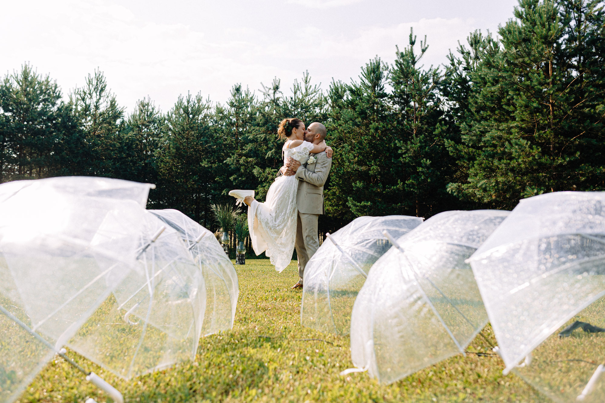 Kāzu svinības Siguldas kalnā, pie dabas viesu namā Kamēlijas