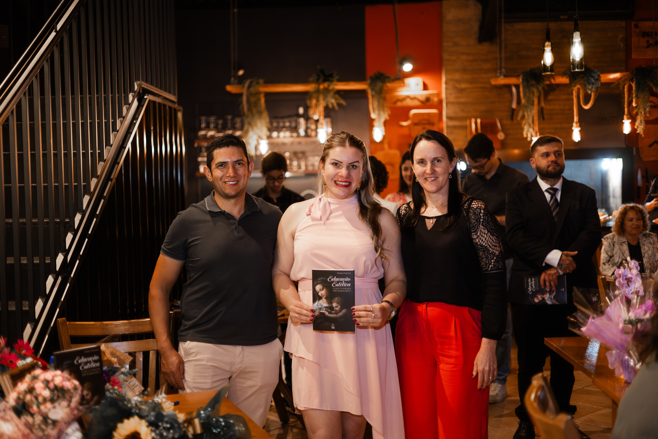 Lançamento de Livro Vivi Princival