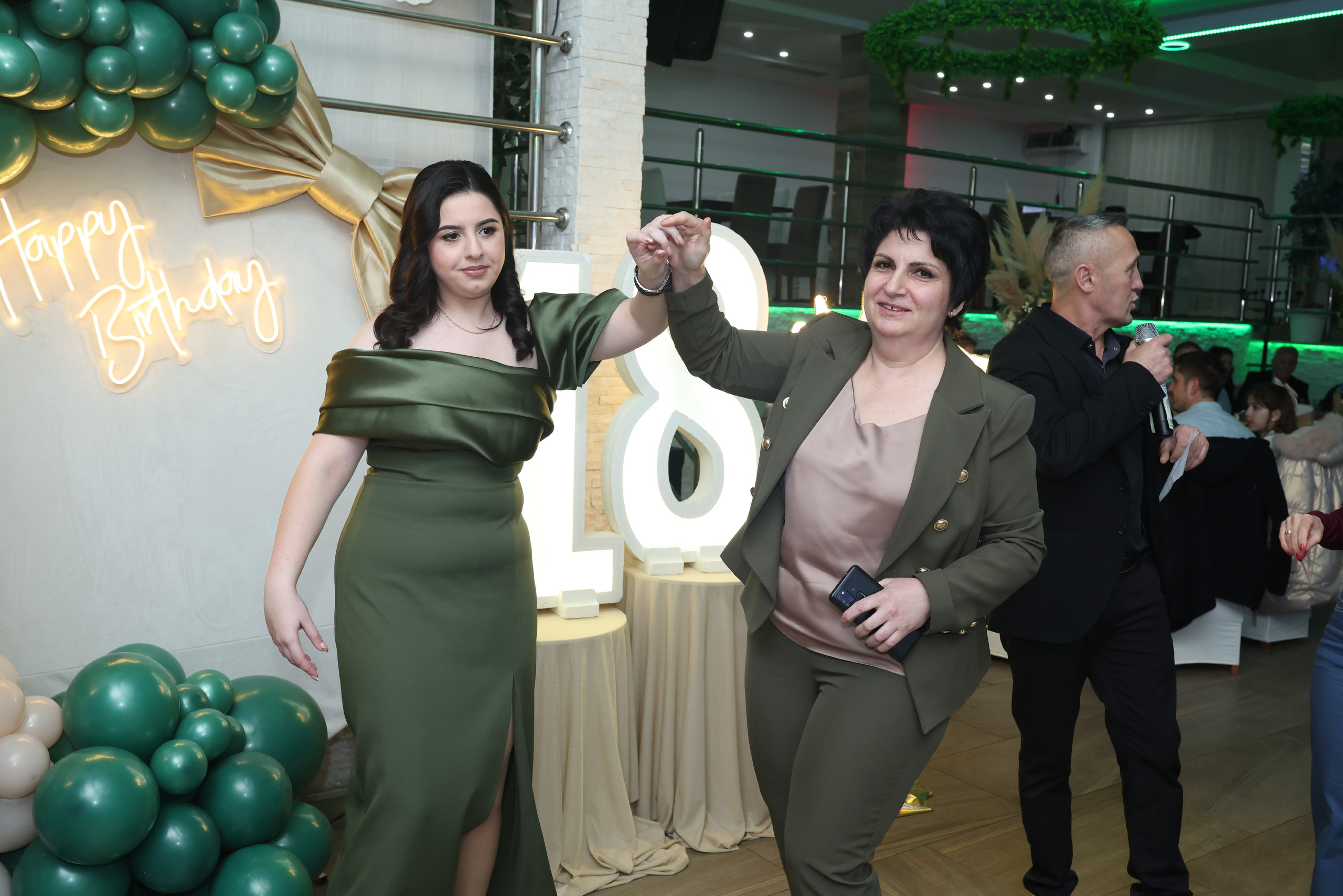 Sarin 18ti rođendan. Foto Simic Jagodina