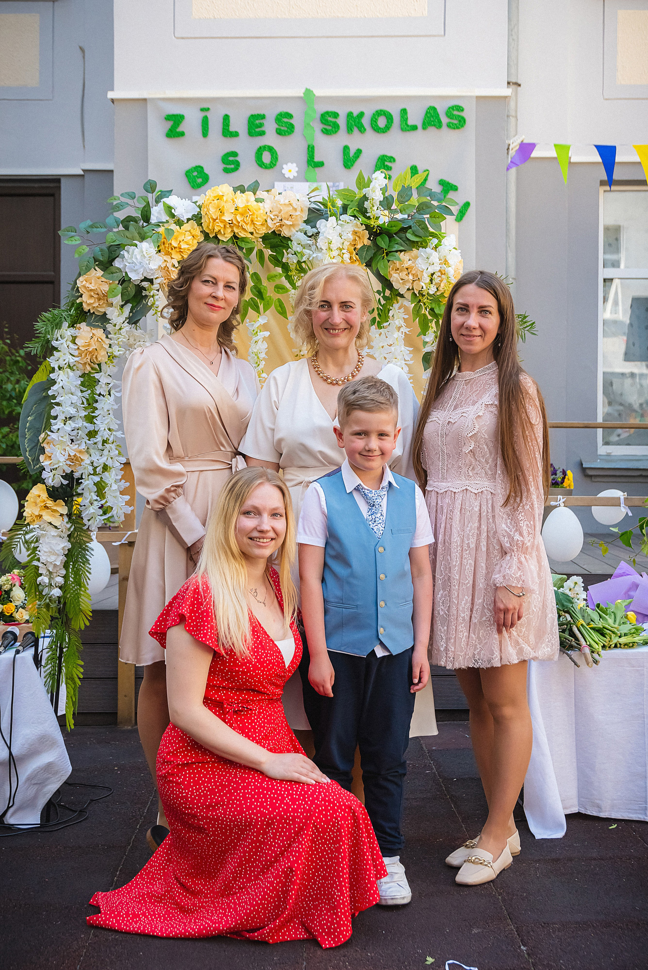 Zīles Skolas Izlaidums. Fotogrāfs Rīgā. Gīmenes, individuālās un dažādu produktu fotosesijas