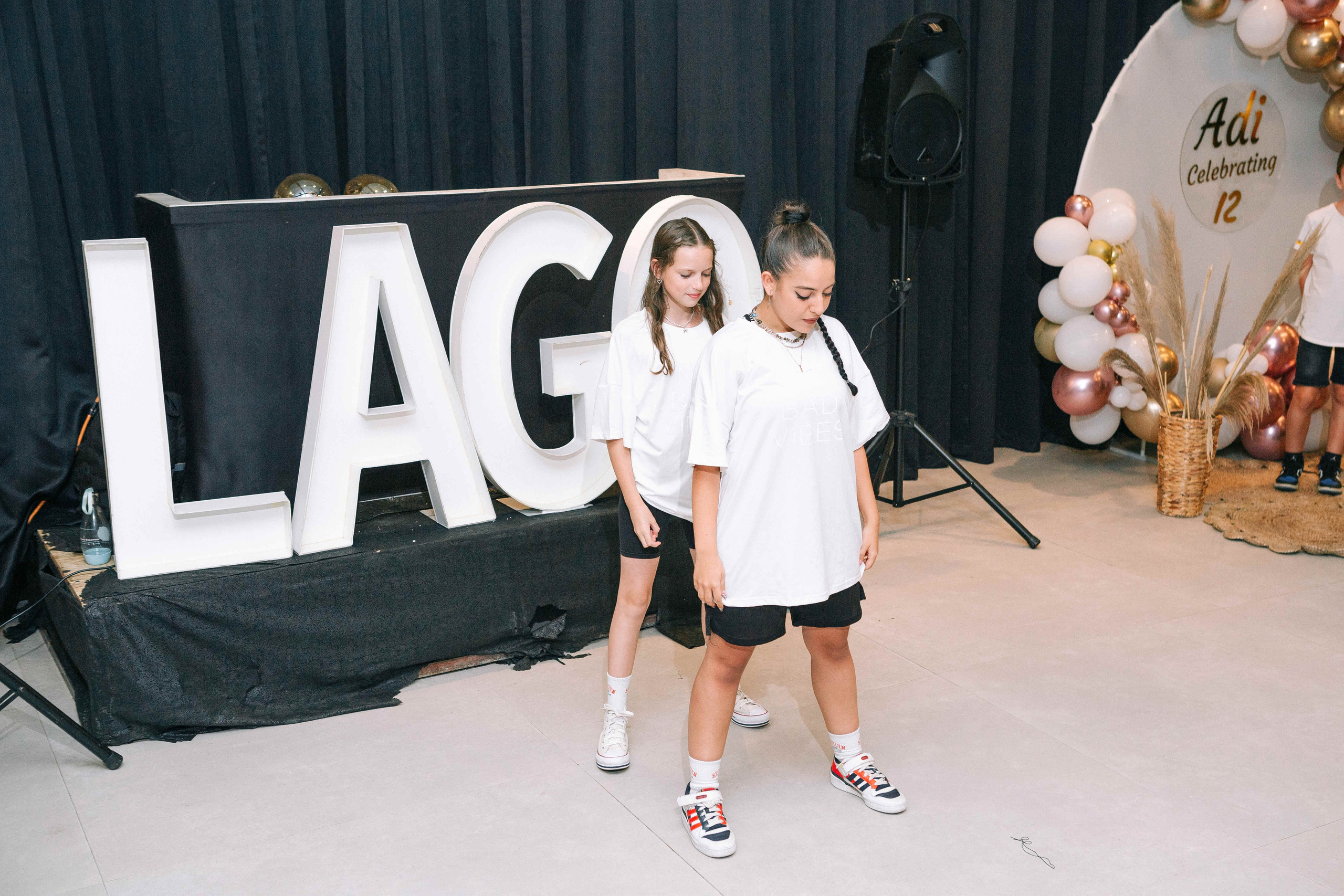 PARTY WITH FRIENDS. Https://shi-photo.com/