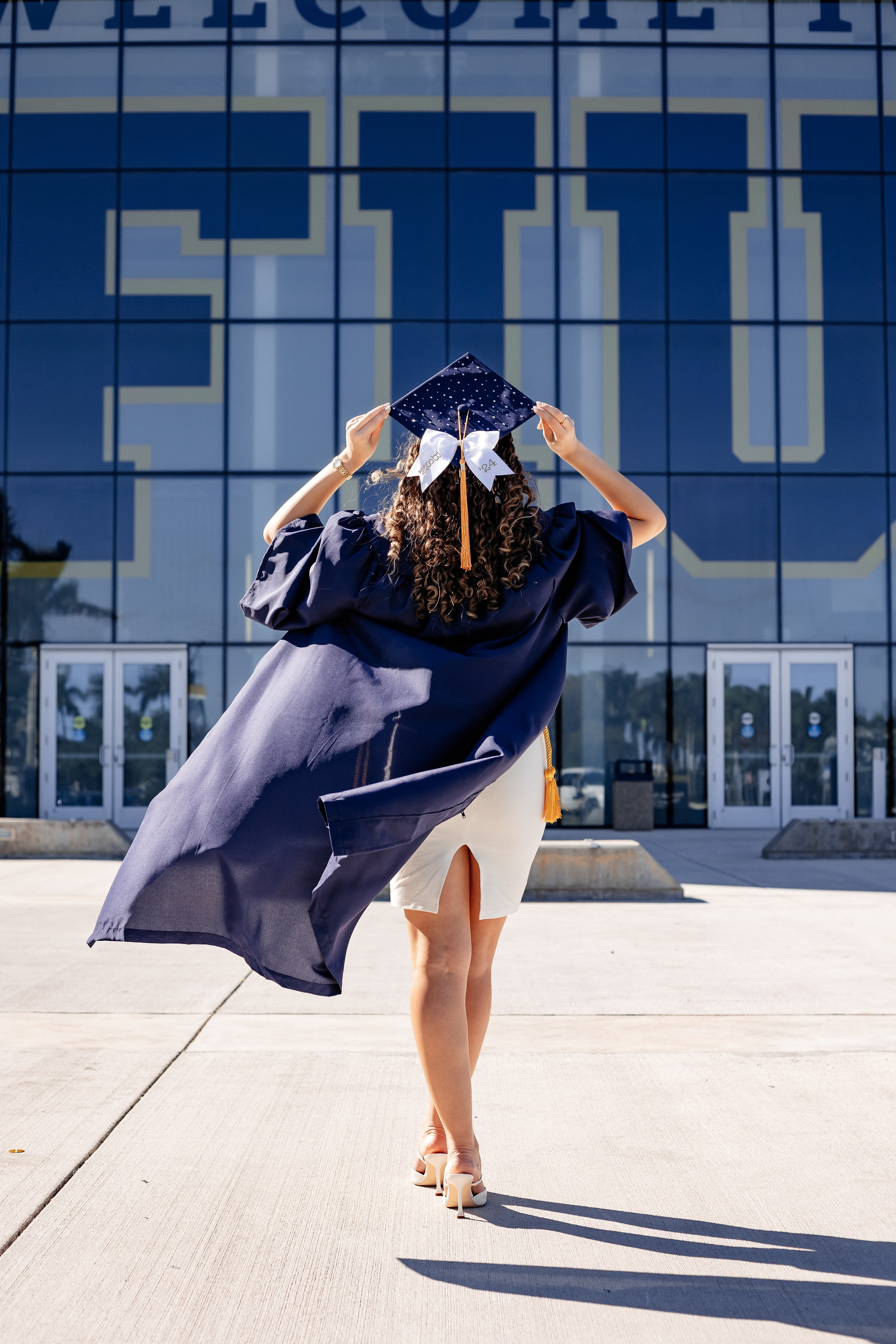 Decorating your graduation cap: do’s and don’ts. Portrait and graduation photographer Marina Simanava