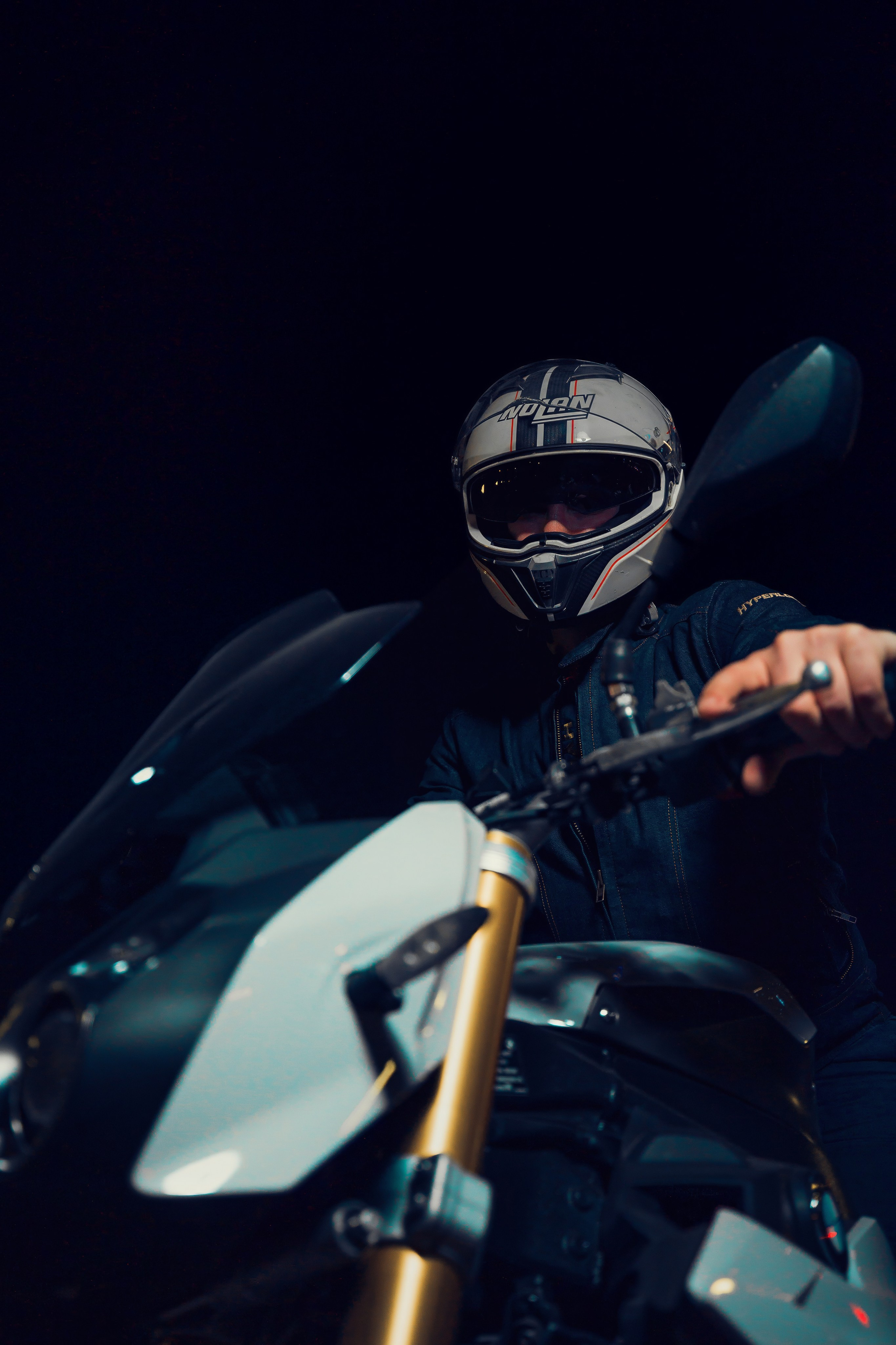 Ivan. Nifty photography — коммерческий и портретный фотограф в Ташкенте. Студийная и выездная съёмка