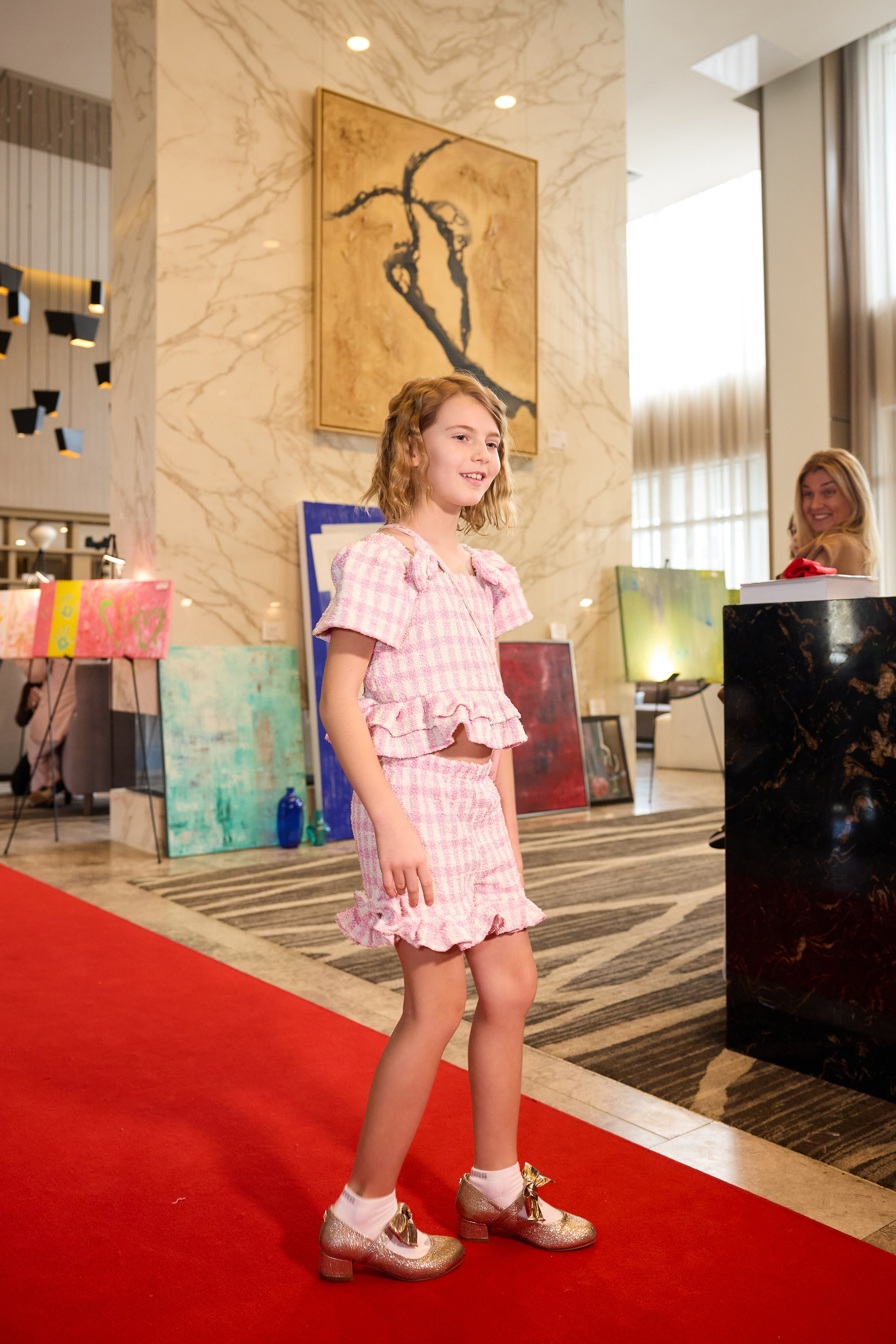 Авторская благотворительная художественная выставка Дианы Бортник. Фотограф Юлия Маковеева