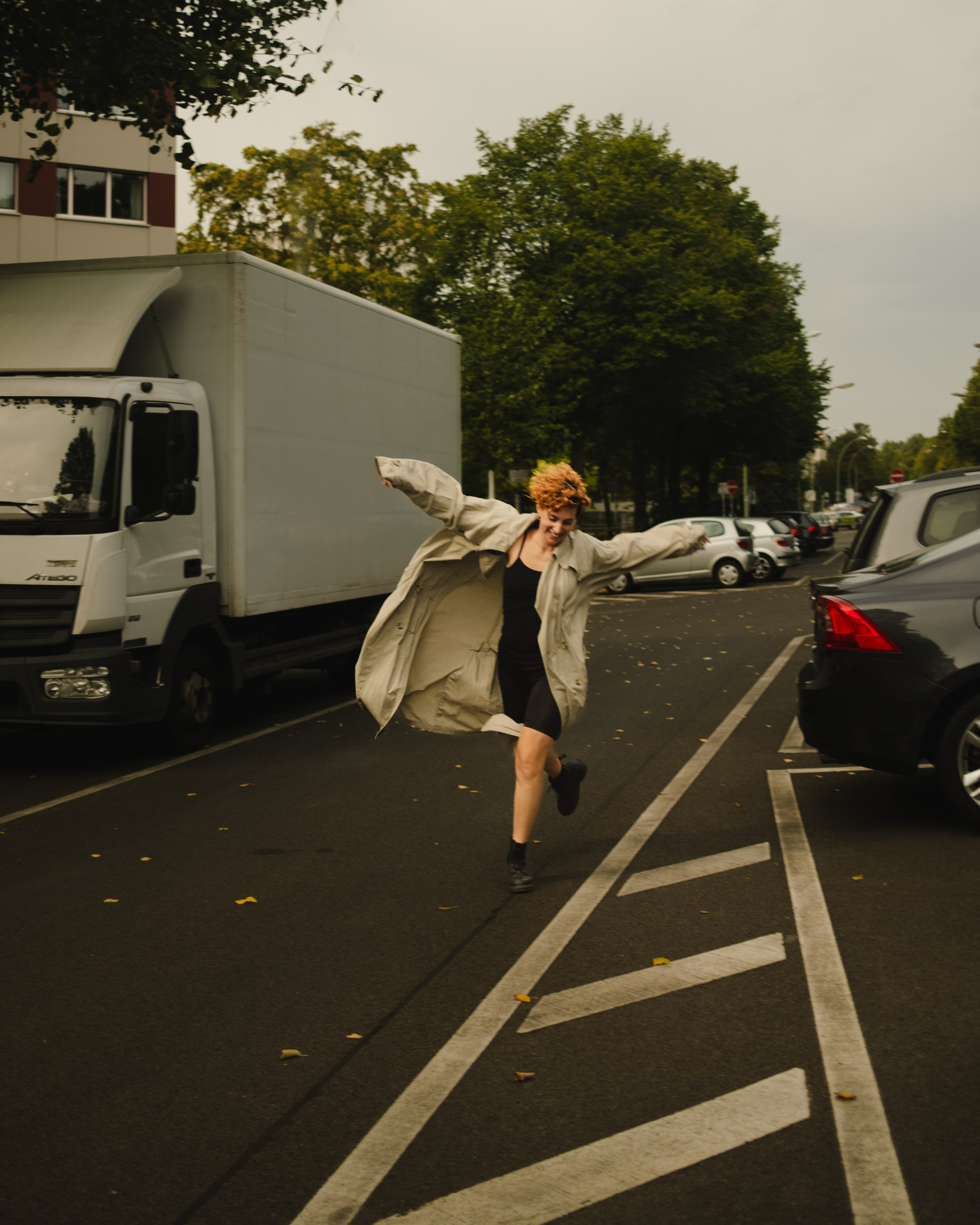 Dancing through Berlin. Professional Photographer in Berlin — Portraits, Love Story, Events, F