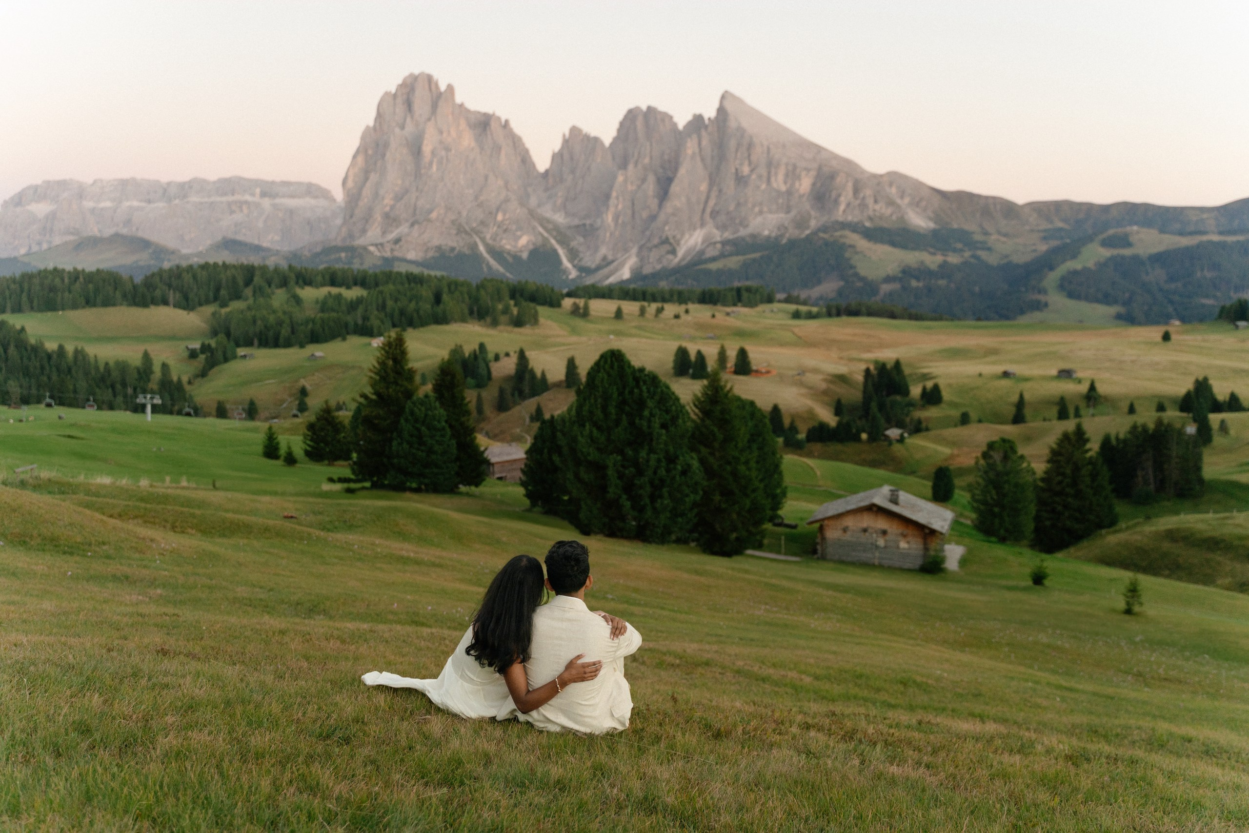 A wide view of the couple together in the Alpe di Siusi landscape.