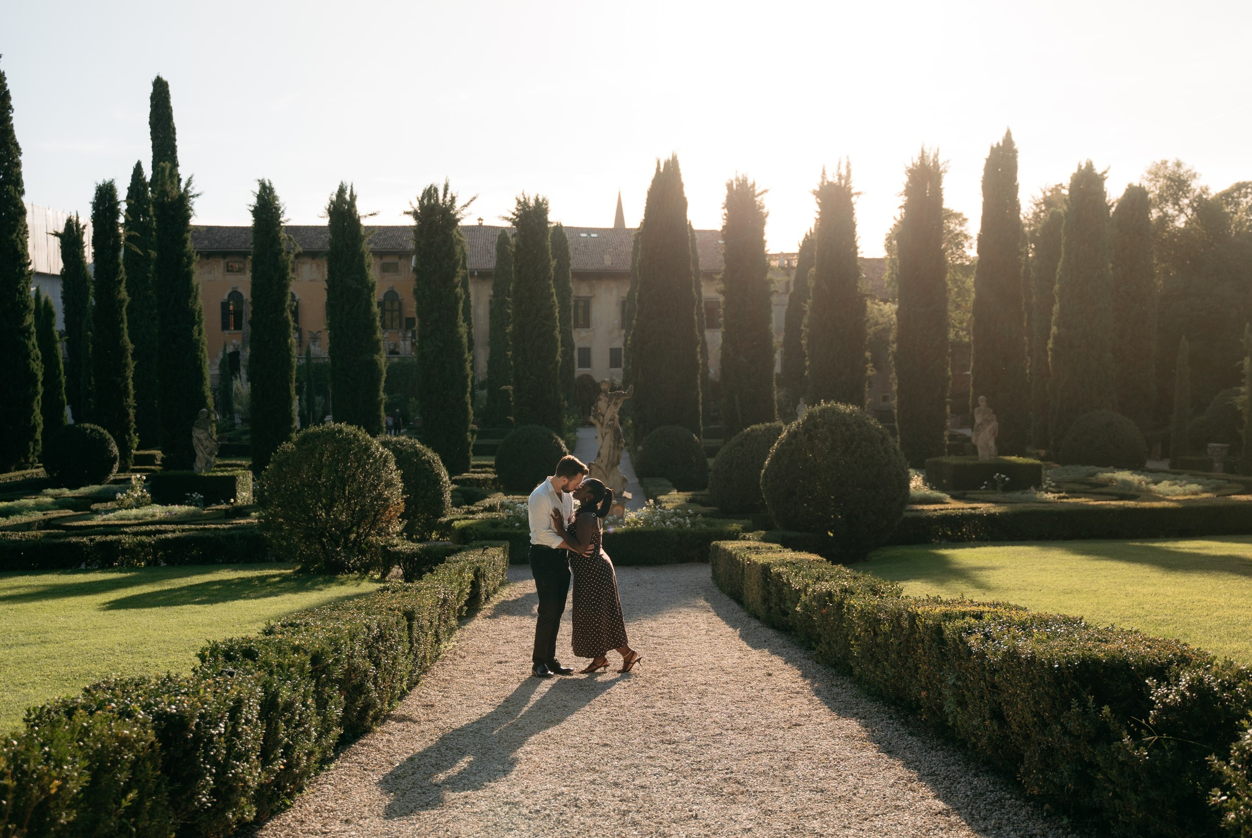 A wide view of a couple’s proposal surrounded by the gardens of Giardino Giusti.