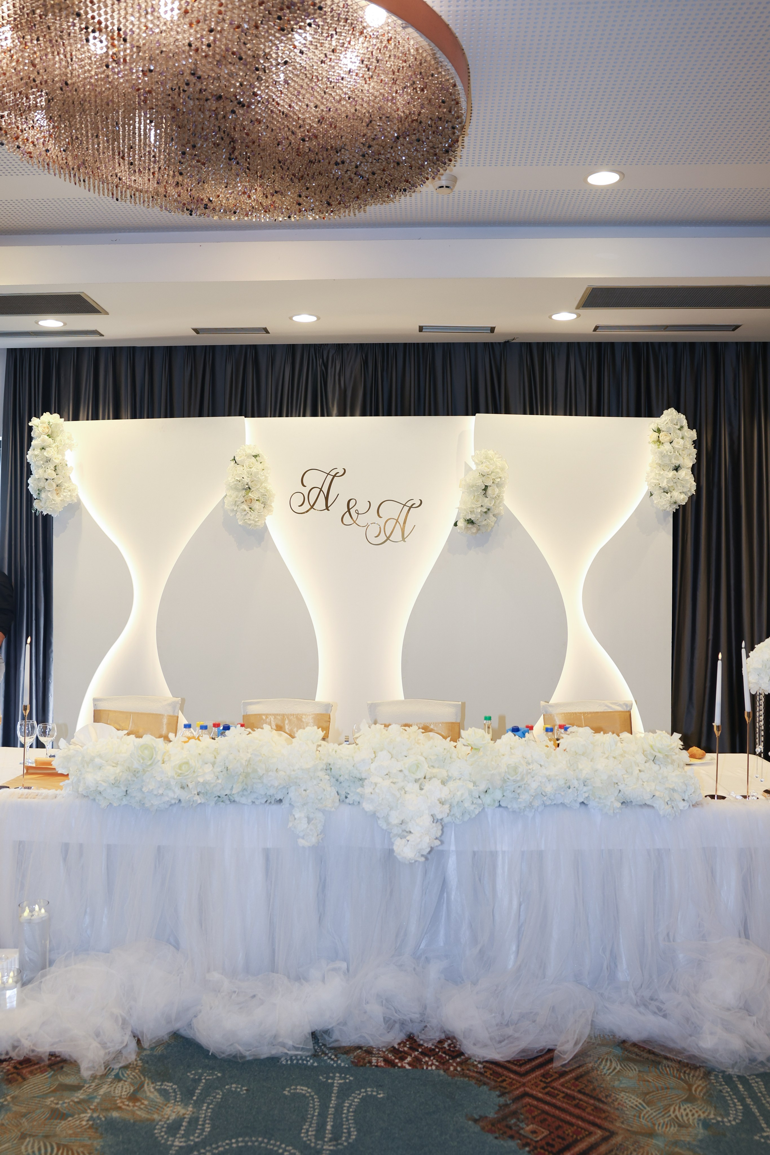 Almedina & Alen. Wedding photographer based in Europe