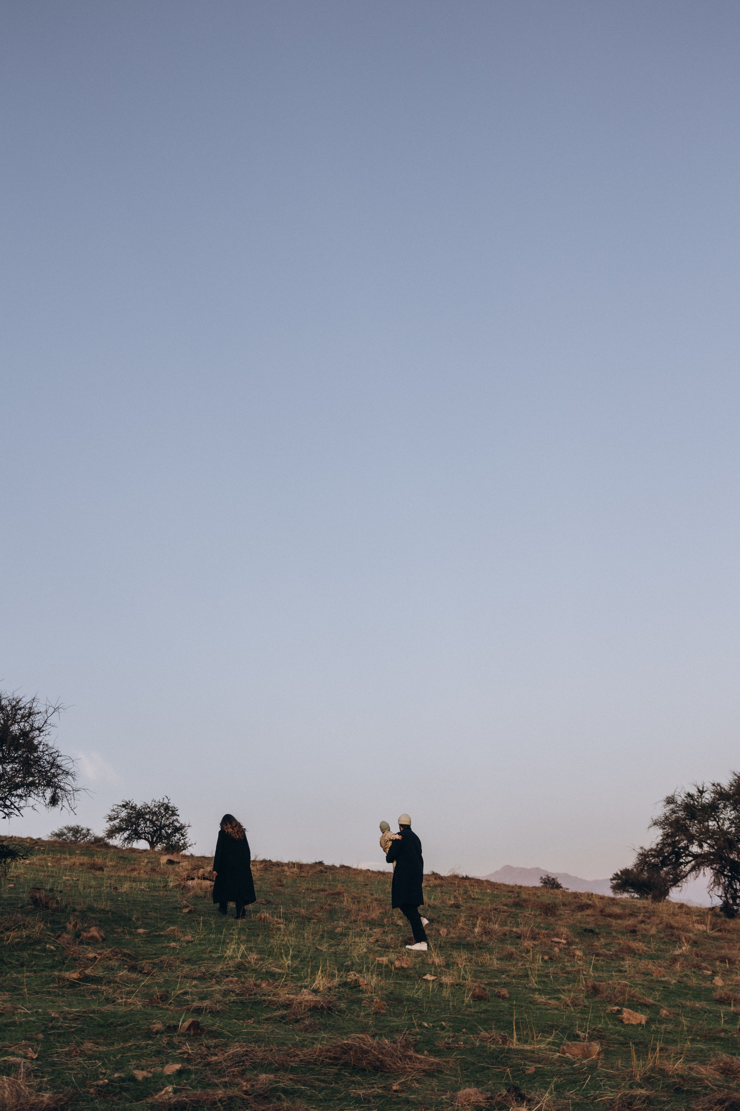 Sesión familiar con caballos en la montaña — Naturaleza y ternura. Photographer in Santiago, Chile Anna Almazova