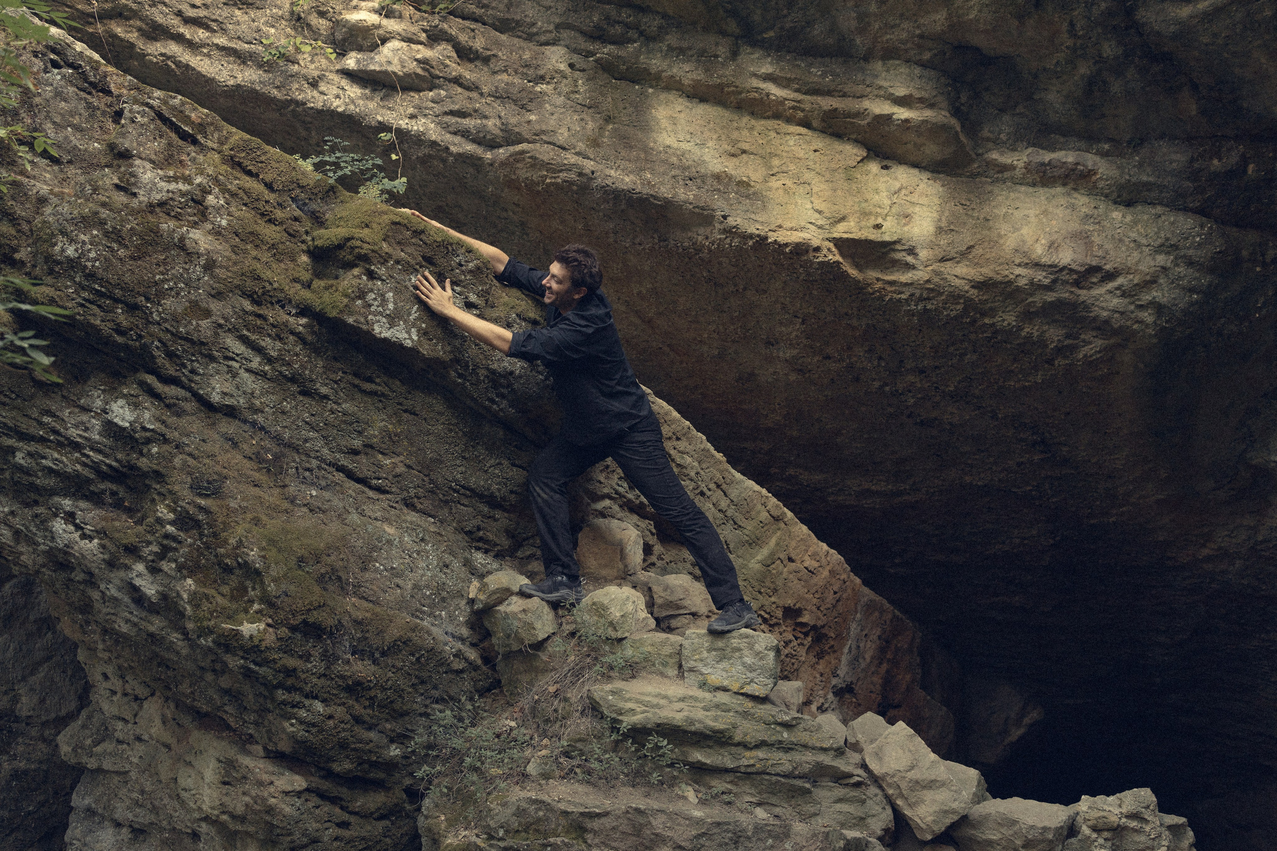 Portrait du portfolio d’un acteur Avignon Provence France. Histoires d’amour, séances photos de famille et de mariage en France