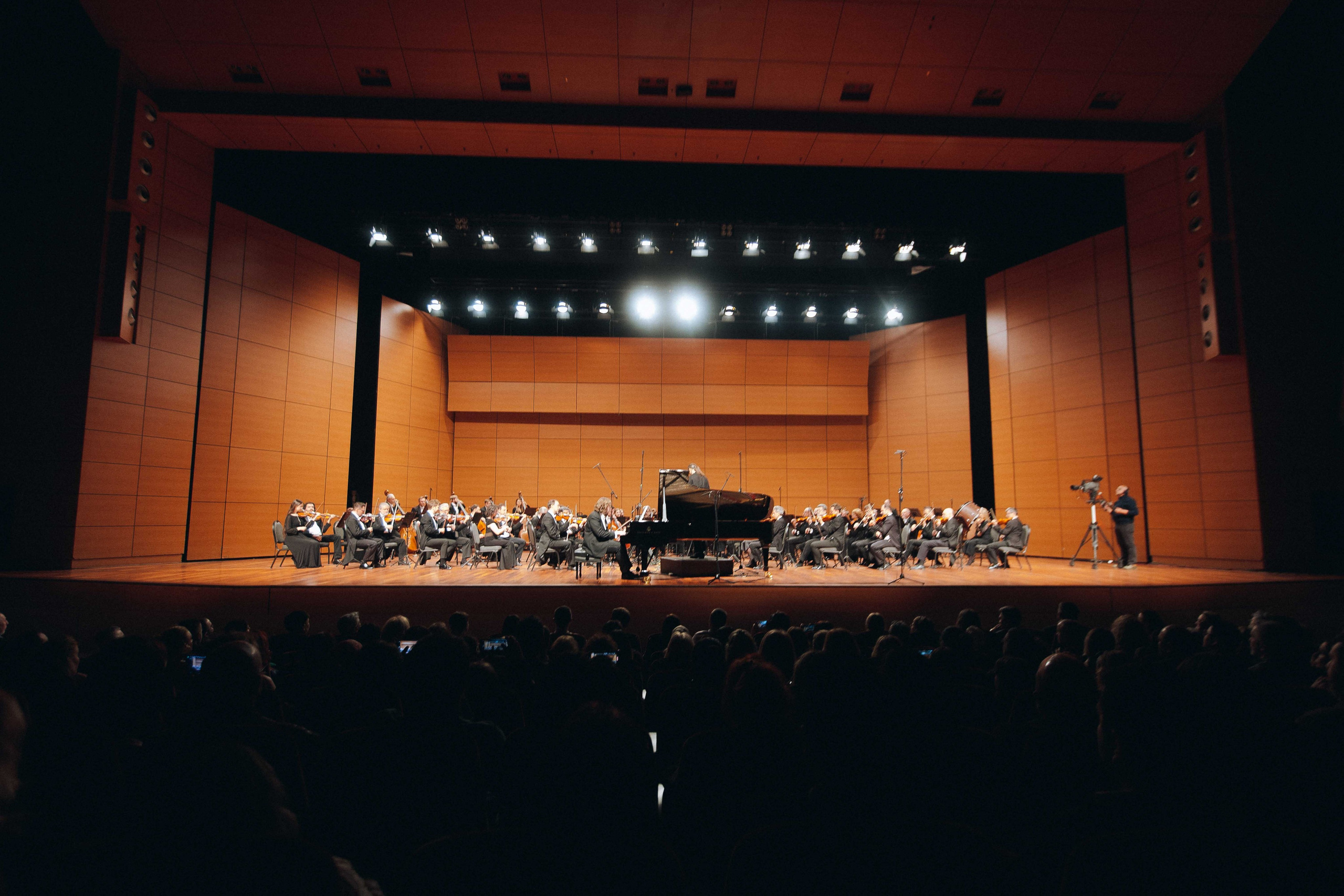 The Tchaikovsky Academic Grand Symphony Orchestra in Istanbul. Wedding&Event photographer Ismail Rzayev in Baku
