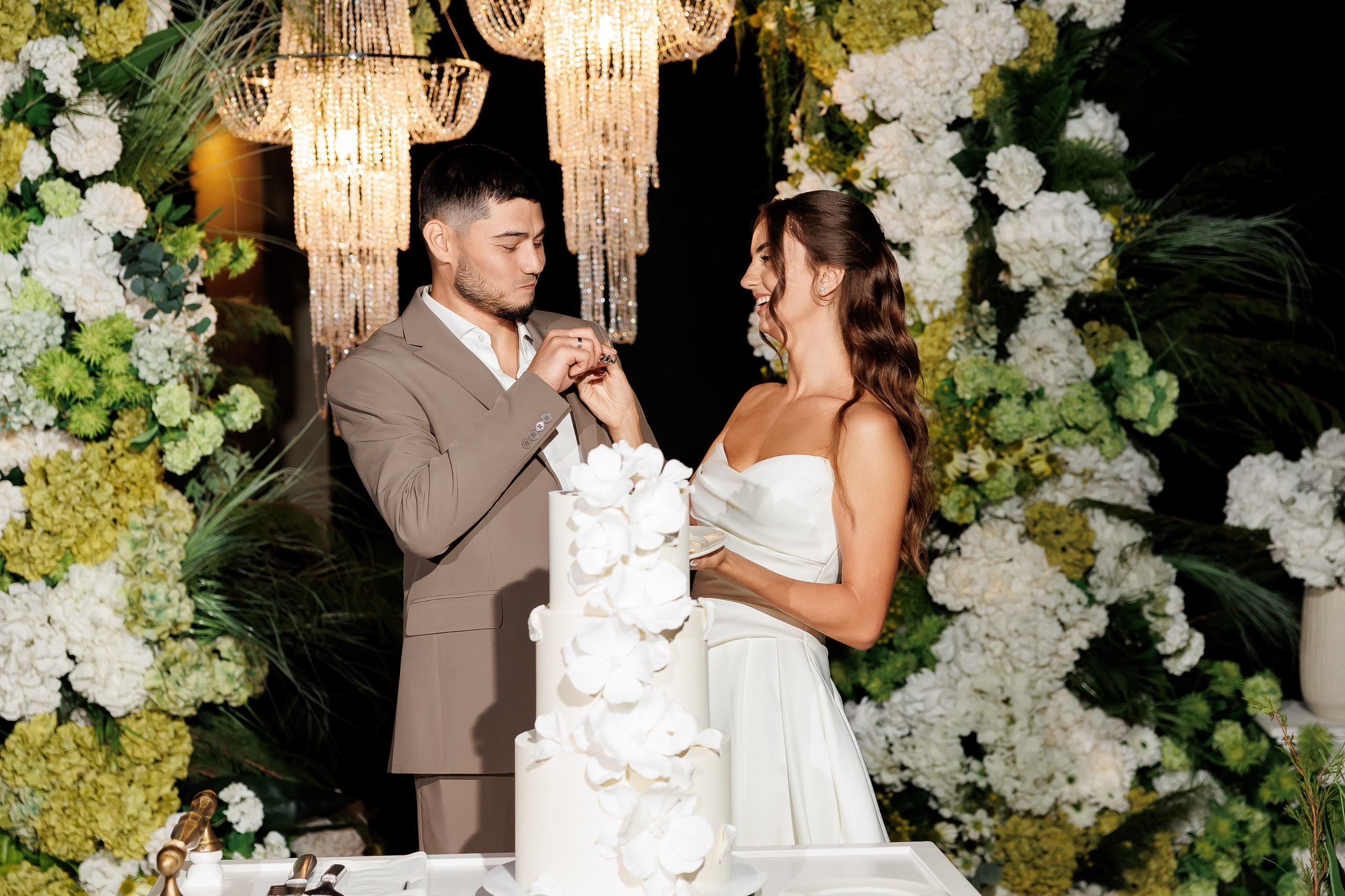 Eugen & Livia — Grand Elysee — Wedding Day. Servicii Foto și Video 067188353