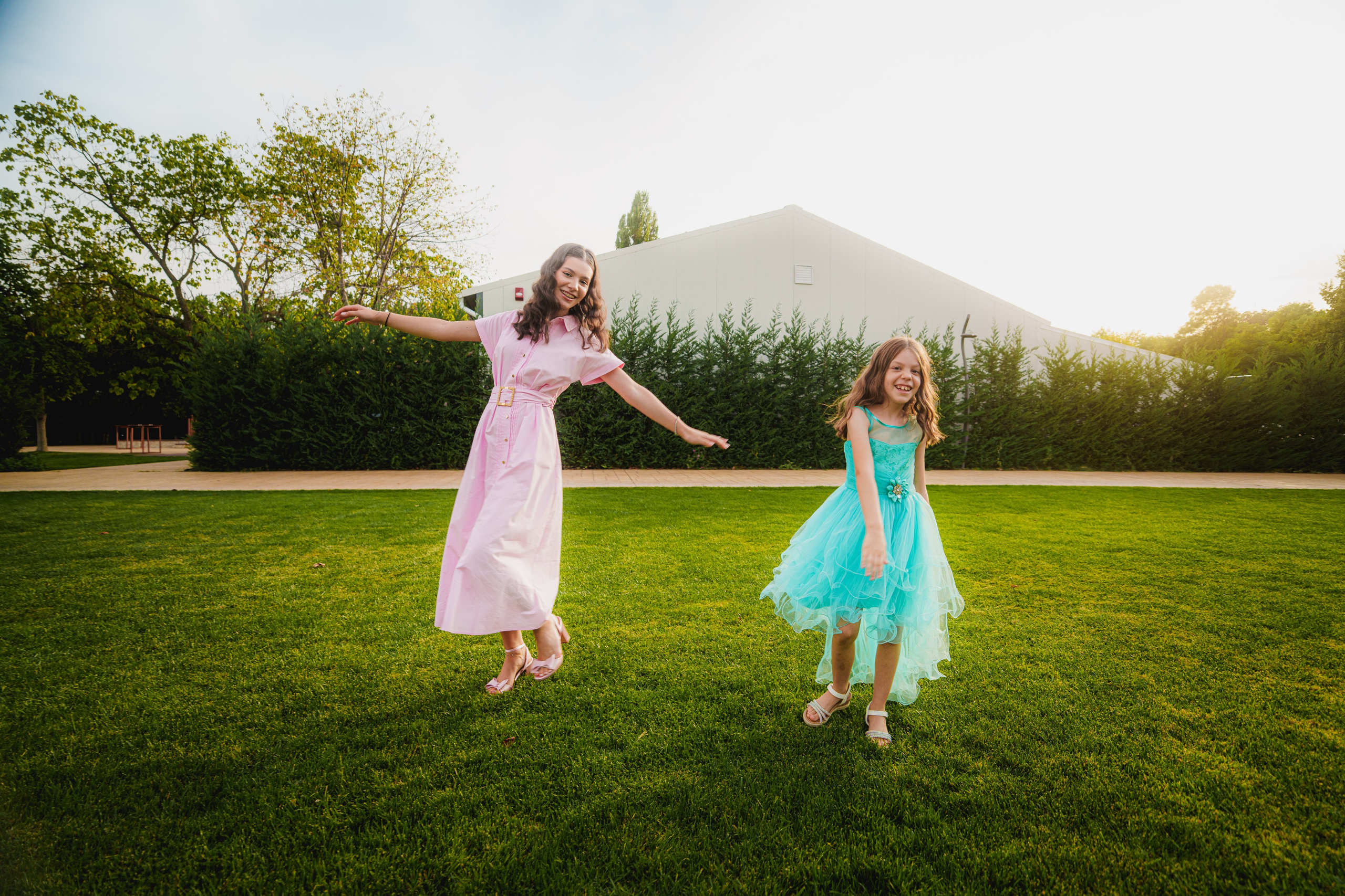 Ședința foto cu Ecaterina și Ilinca – portrete pline de zâmbete și emoție. Liviu Andrei - Fotograf