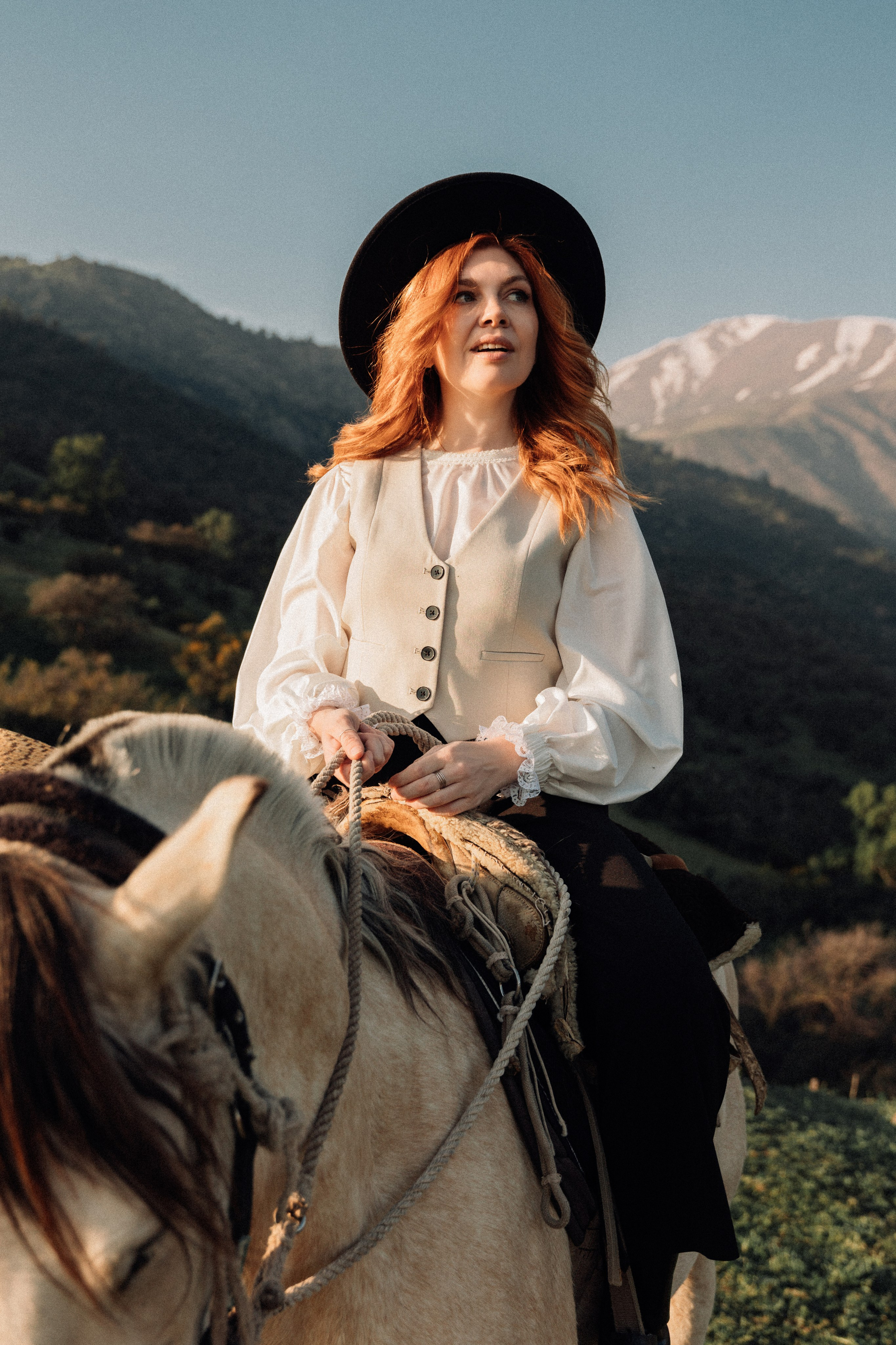 Horseback Mountain Photoshoot — Connection, Freedom & Natural Beauty. Photographer in Santiago, Chile Anna Almazova
