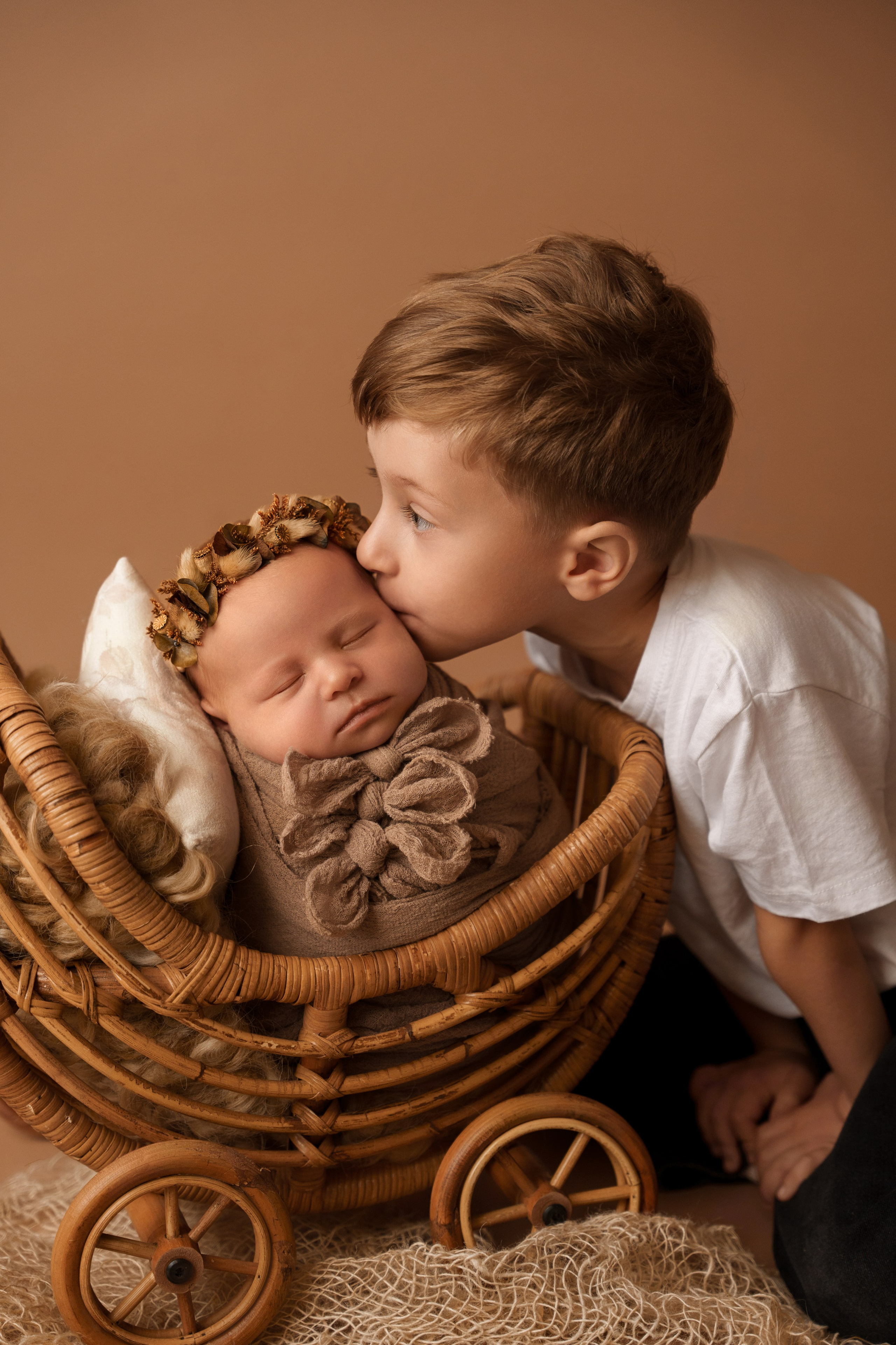NEWBORN FOTOSHOOTING. Anna, Fotografin aus Wien, Österreich. Ich fotografiere in folgenden Genres: Babybauch-, Familien-, Mode- und Weihnachtsfotografie